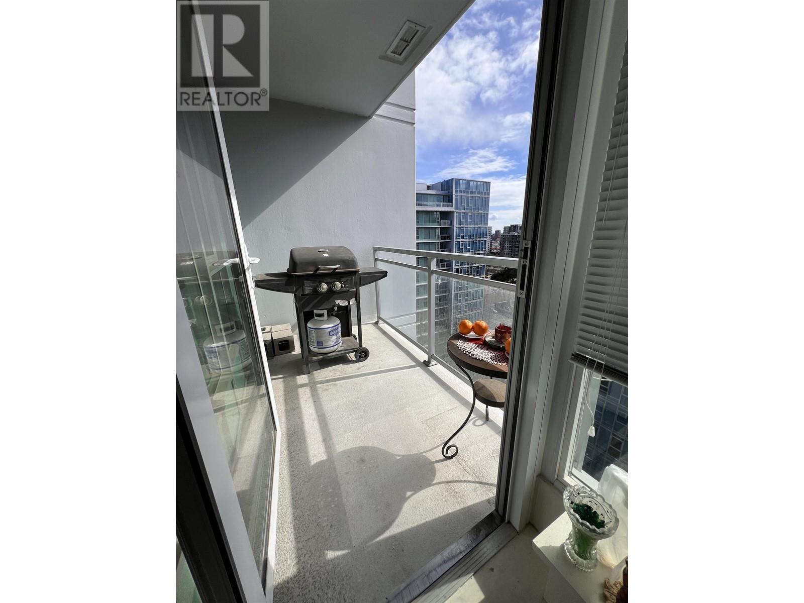 Listing Picture 3 of 8 : 1607 5900 ALDERBRIDGE WAY, Richmond / 烈治文 - 魯藝地產 Yvonne Lu Group - MLS Medallion Club Member