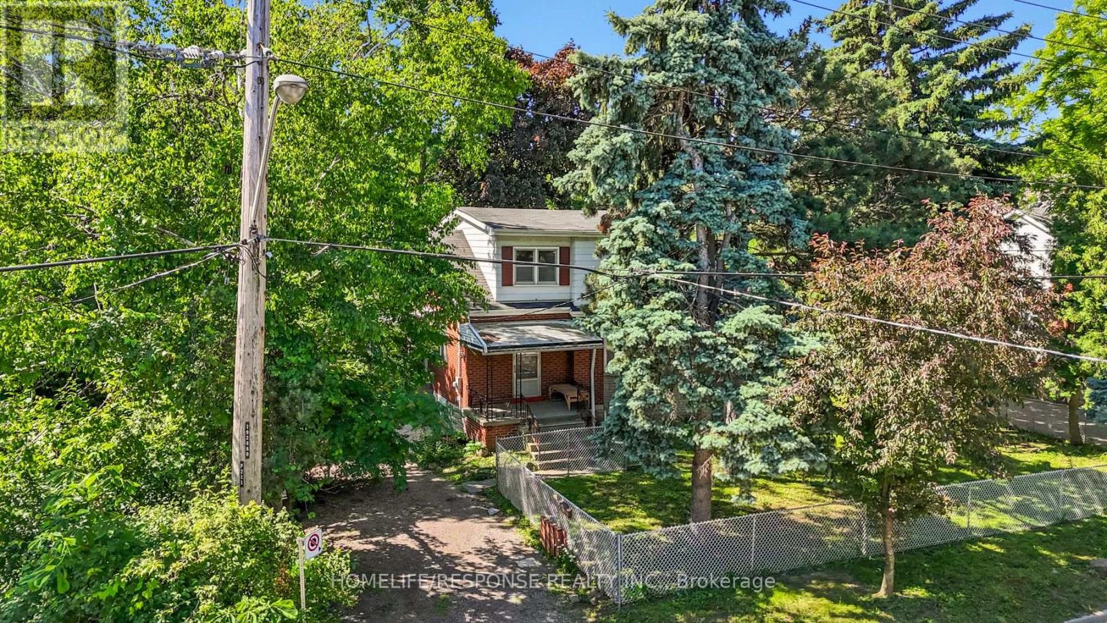 211 BERING AVENUE, Toronto, Ontario