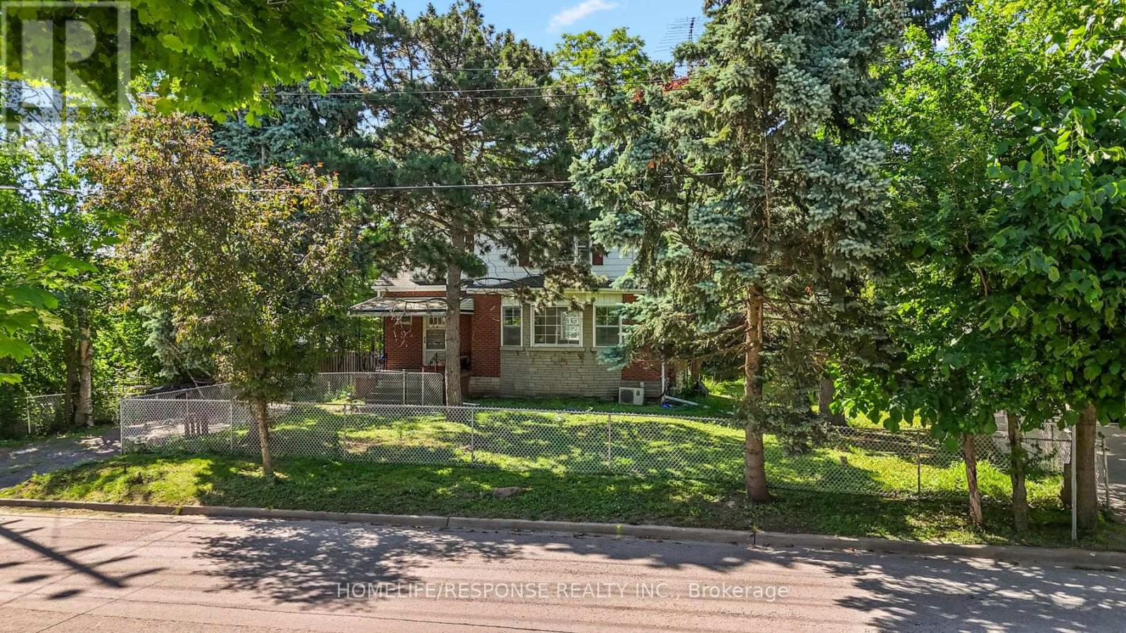 211 Bering Avenue, Toronto, Ontario  M8Z 3A4 - Photo 7 - W12149002