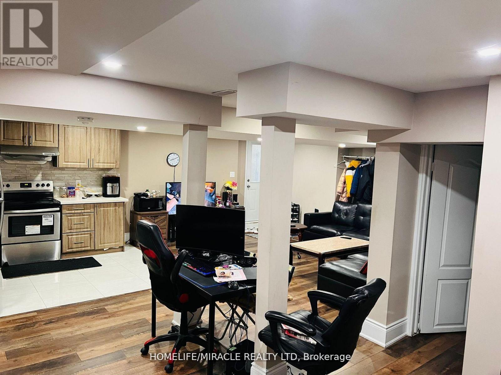 4 Fanning Trail, Brampton, Ontario  L6P 4J4 - Photo 7 - W12149009