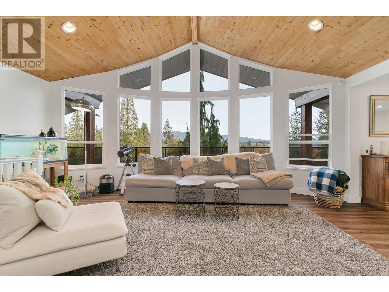 Property at 26560 CUNNINGHAM AVENUE image 4
