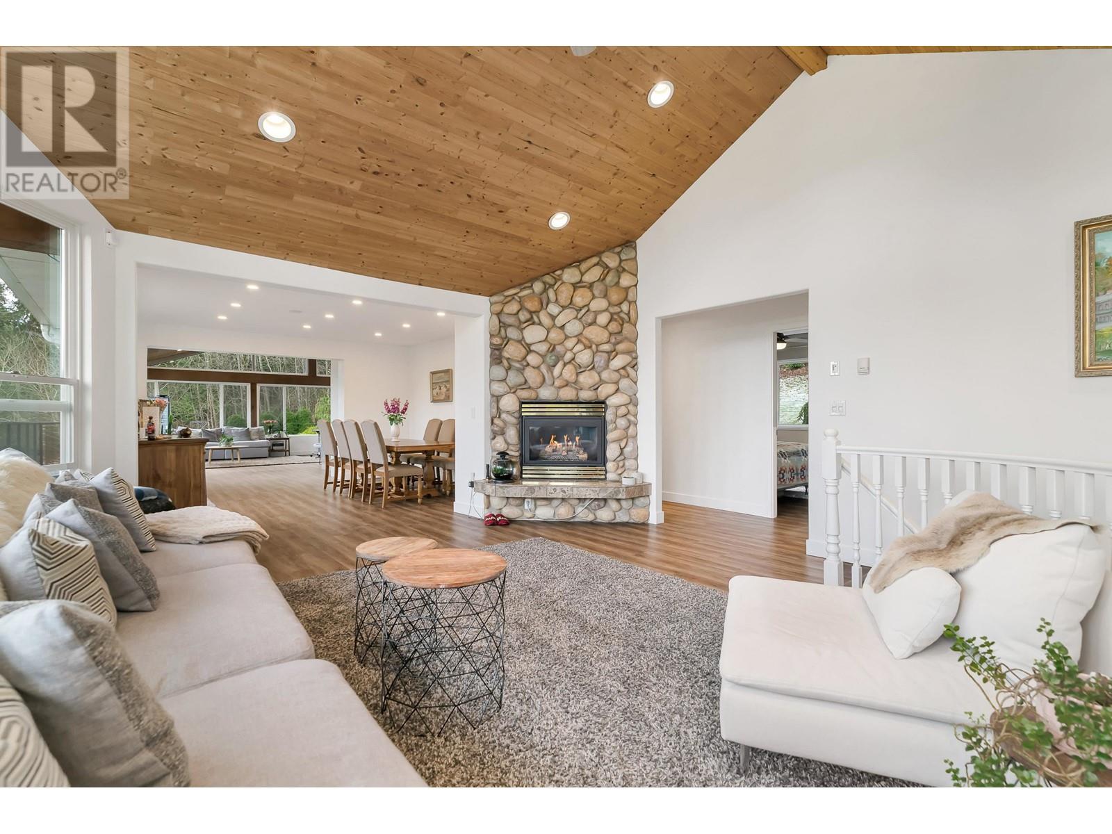 Property at 26560 CUNNINGHAM AVENUE image 5