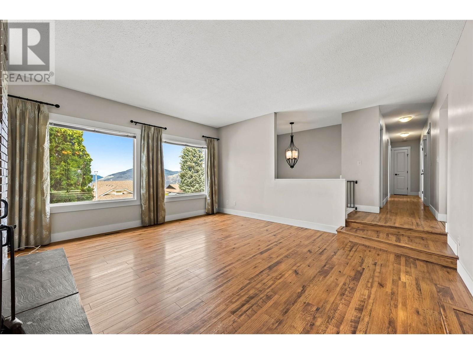 429 Gleneagles Drive, Kamloops, British Columbia  V2E 1Y4 - Photo 4 - 10347951