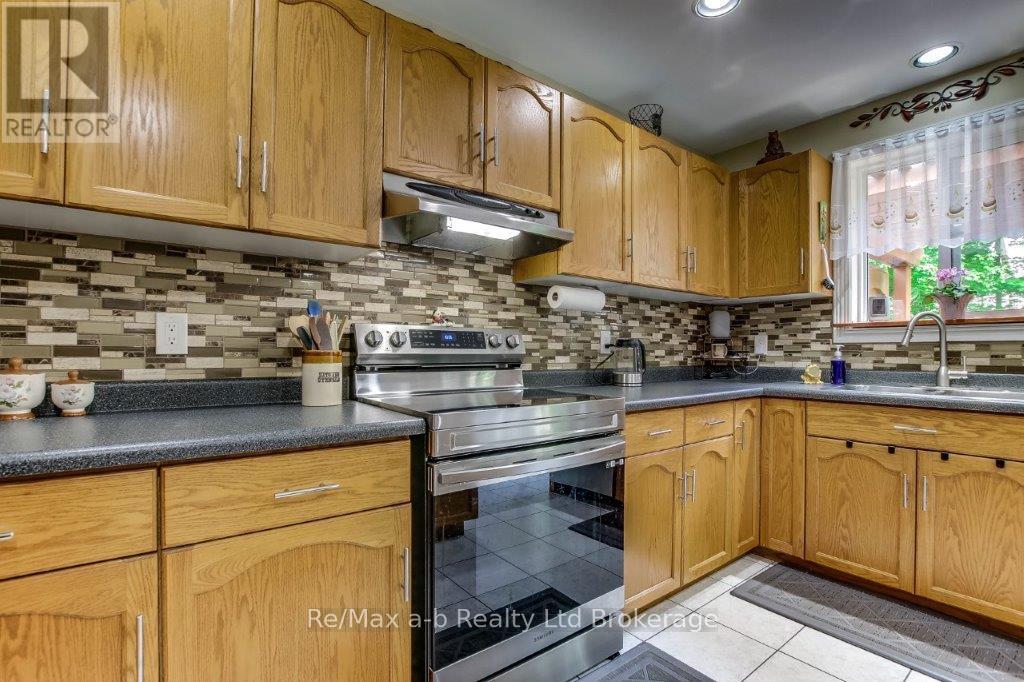 25 Pembers Pass, Woodstock, Ontario  N4S 8Z5 - Photo 10 - X12149088