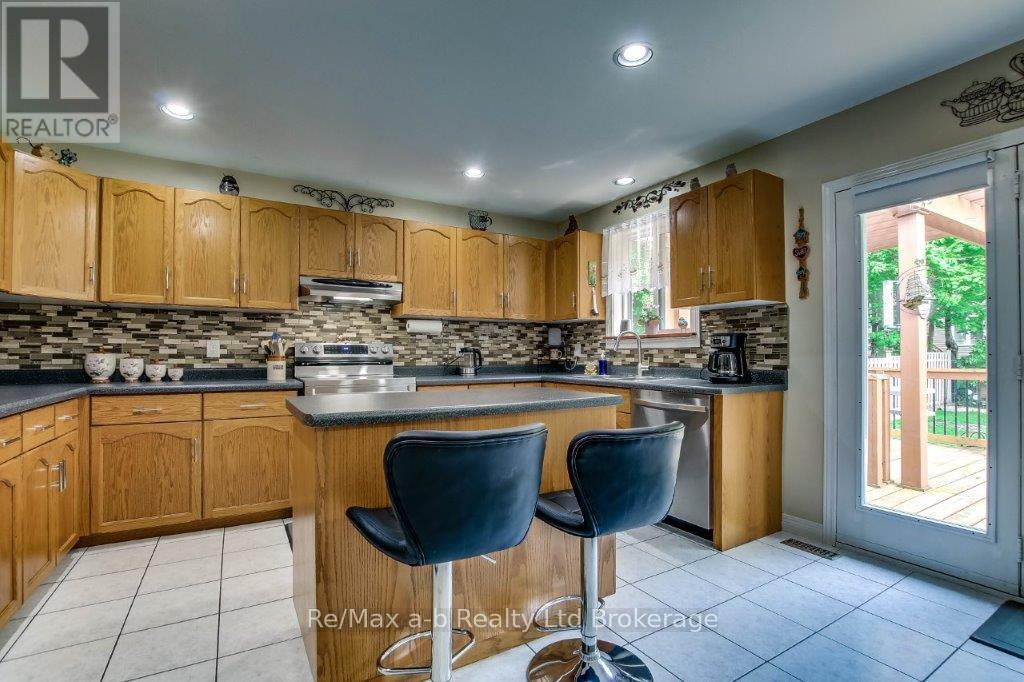 25 Pembers Pass, Woodstock, Ontario  N4S 8Z5 - Photo 12 - X12149088