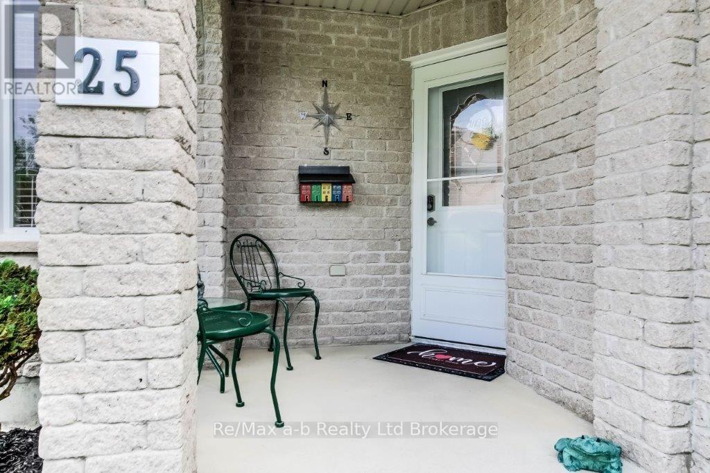 25 Pembers Pass, Woodstock, Ontario  N4S 8Z5 - Photo 4 - X12149088