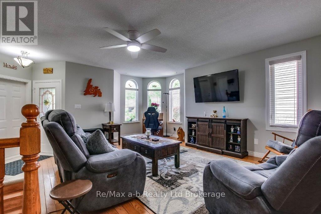 25 Pembers Pass, Woodstock, Ontario  N4S 8Z5 - Photo 8 - X12149088