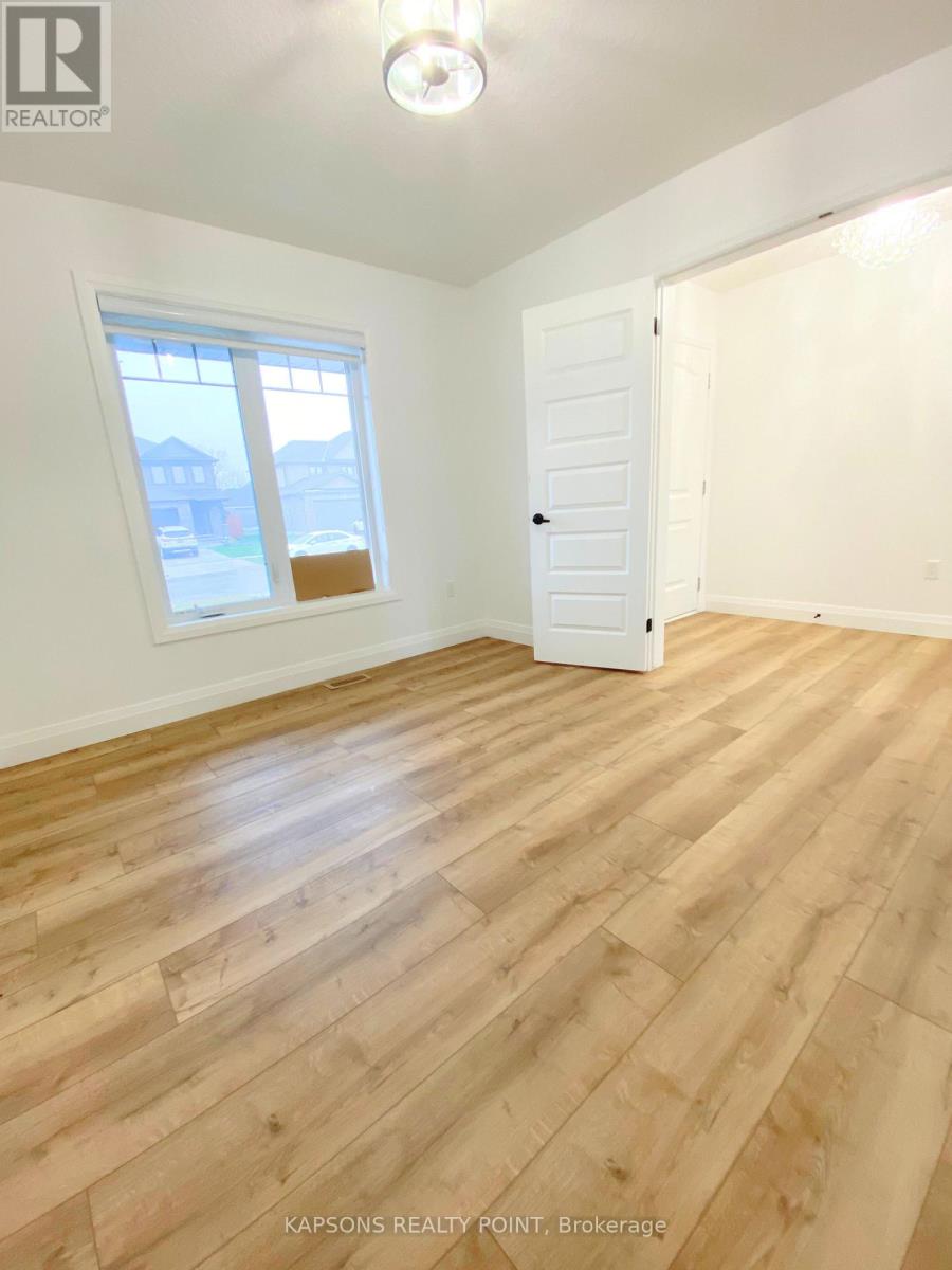 602 Ketter Way, Plympton-Wyoming, Ontario  N0N 1T0 - Photo 5 - X12144203
