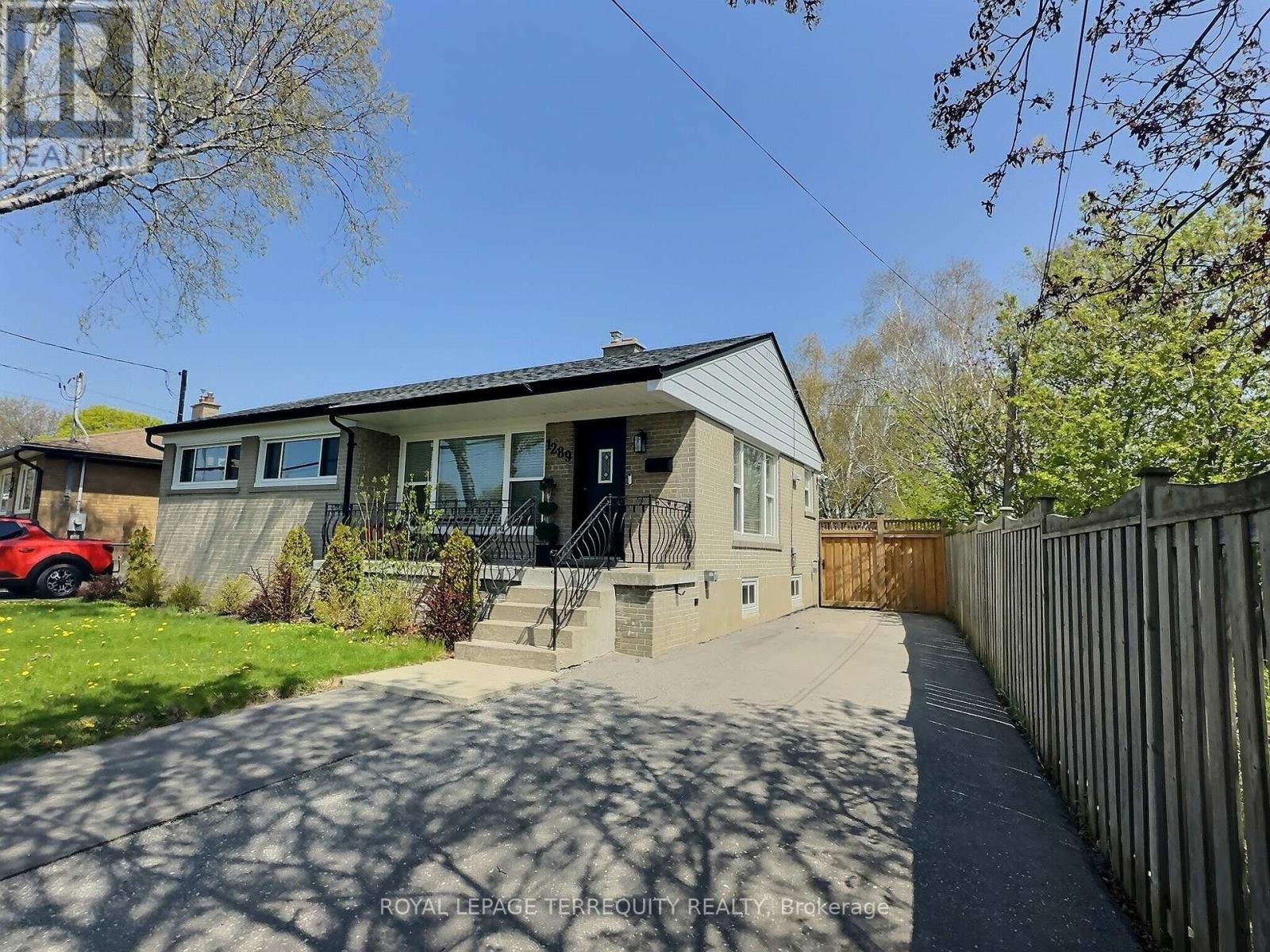 1289 WECKER DRIVE, Oshawa, Ontario