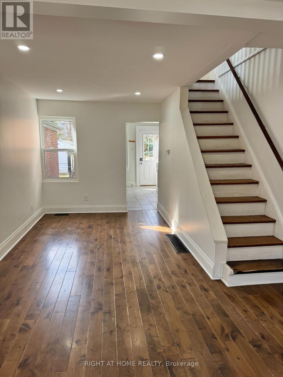 31 Secord Avenue, Toronto, Ontario  M4C 2C4 - Photo 4 - E12149082