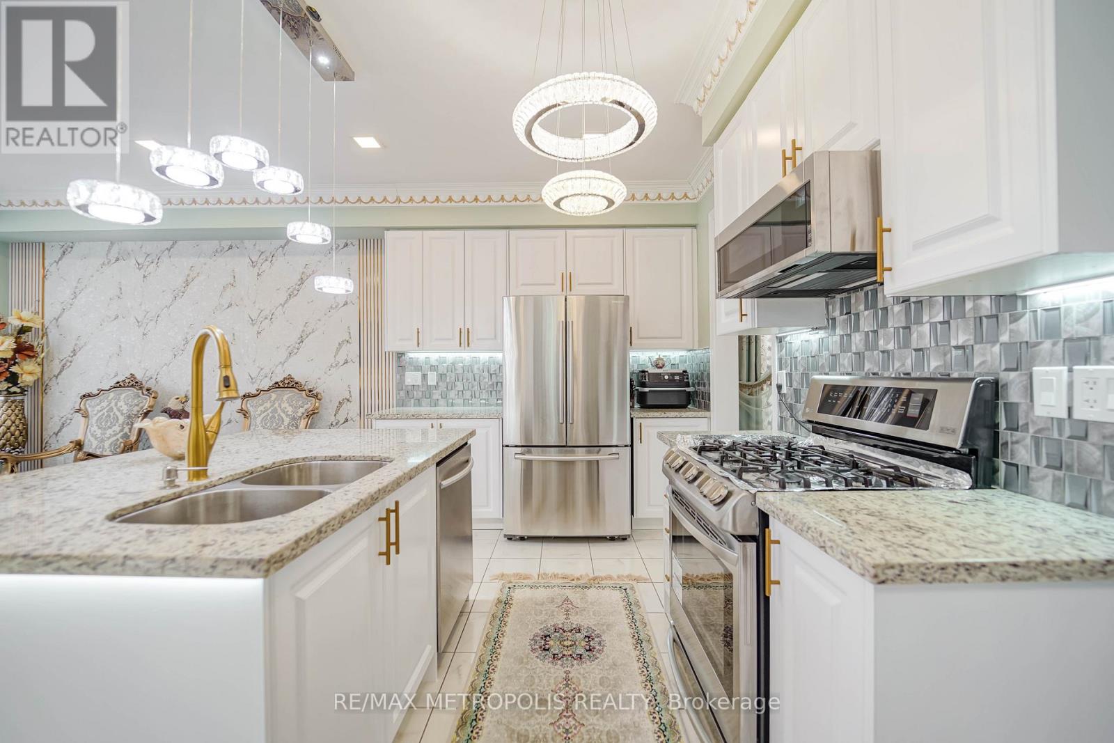 64 Kiteley Crescent, East Gwillimbury, Ontario  L9N 0L6 - Photo 8 - N12149046