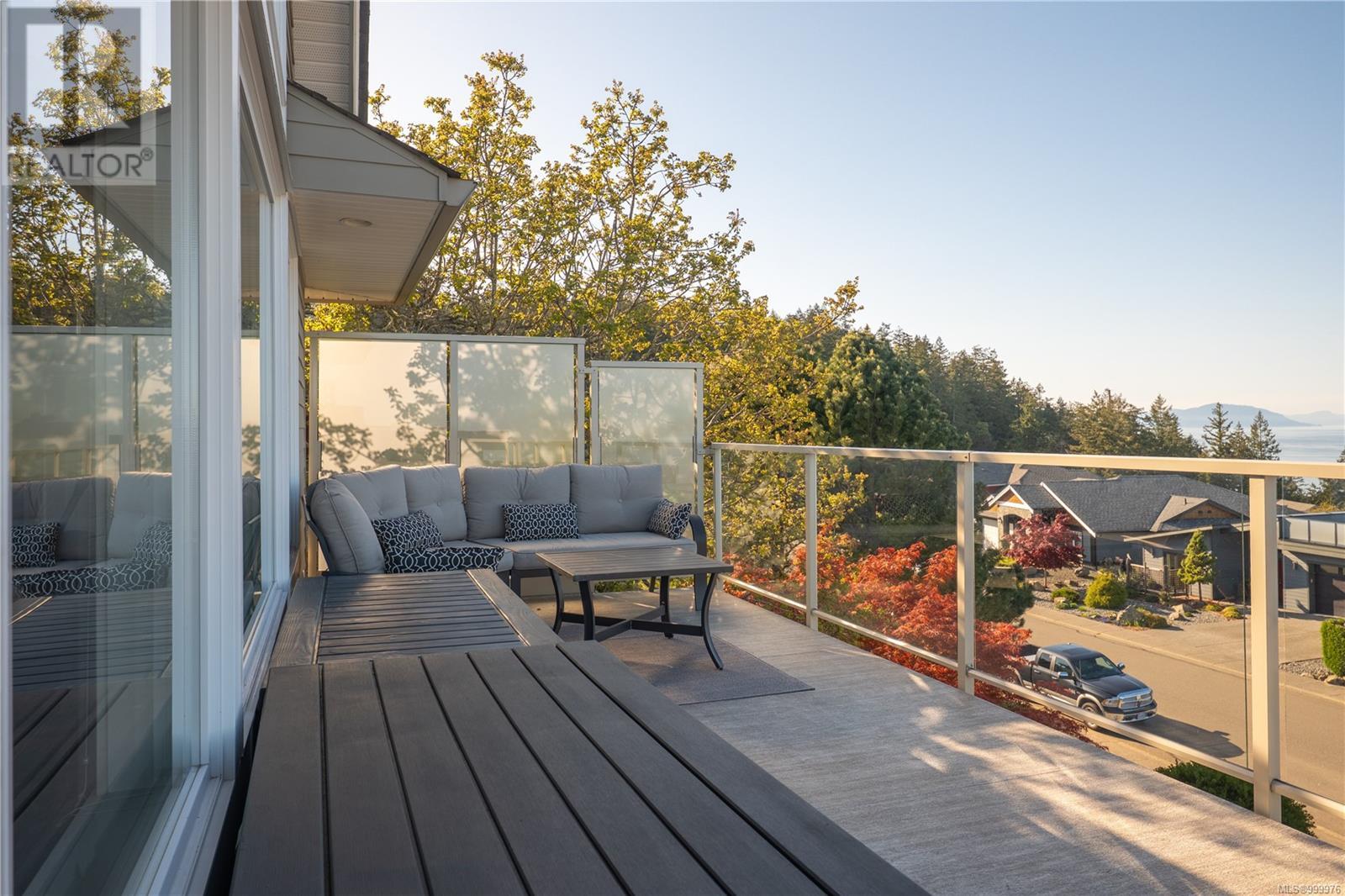 Property at 3724 Glen Oaks Dr image 3