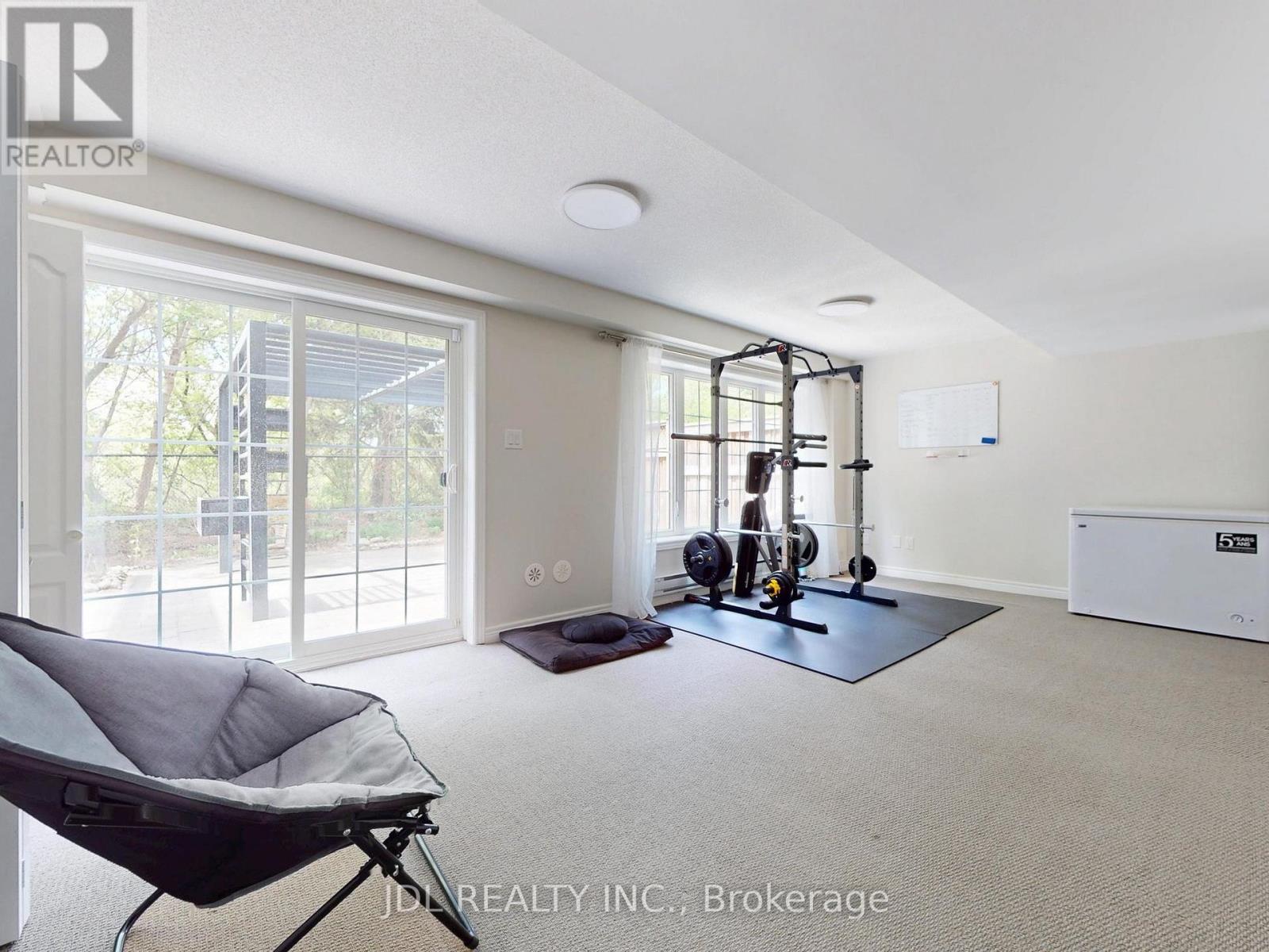 1585 Eglinton Avenue W, Mississauga (East Credit), Ontario  L5M 7C1 - Photo 40 - W12149083