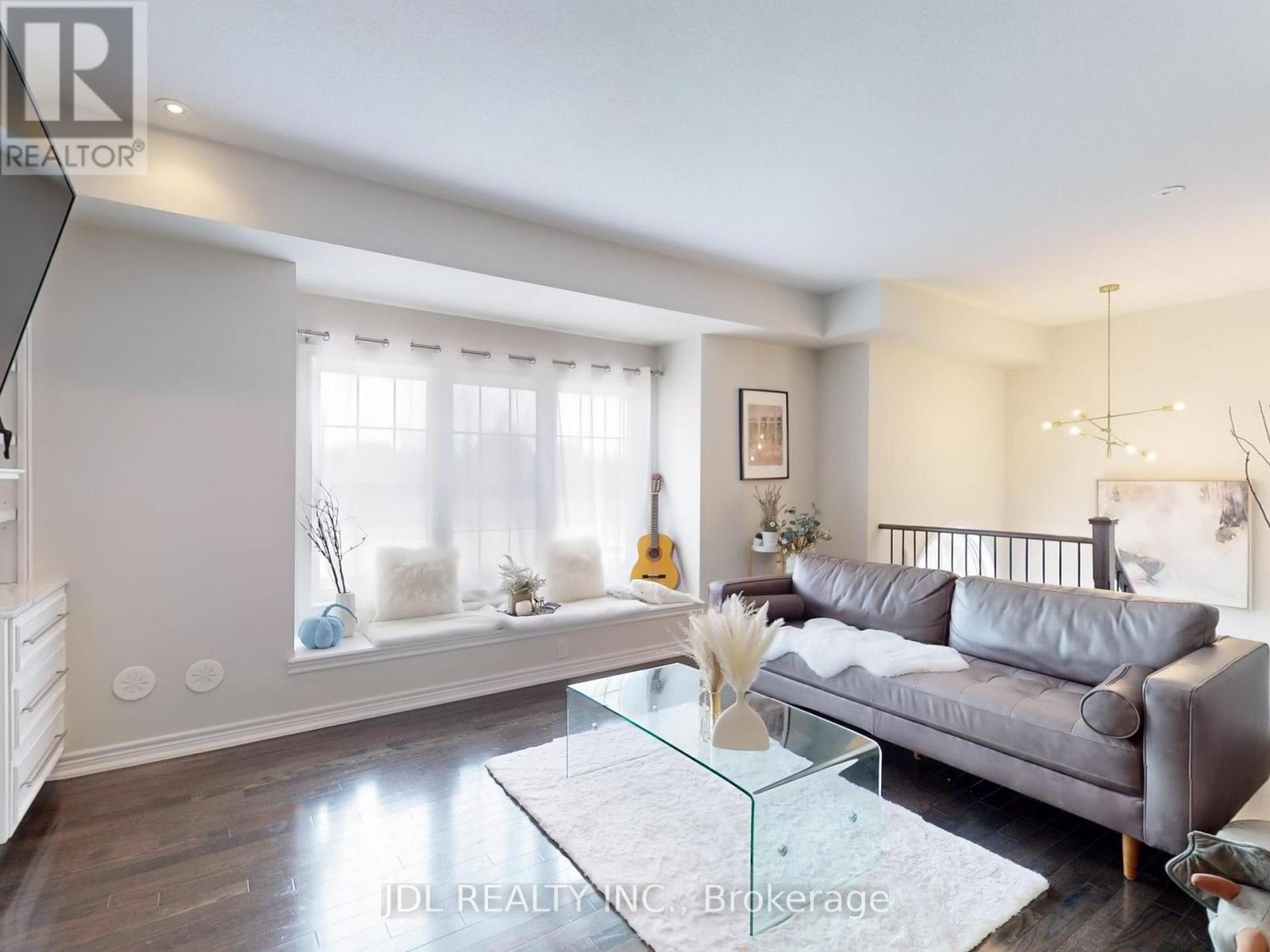 1585 Eglinton Avenue W, Mississauga (East Credit), Ontario  L5M 7C1 - Photo 9 - W12149083