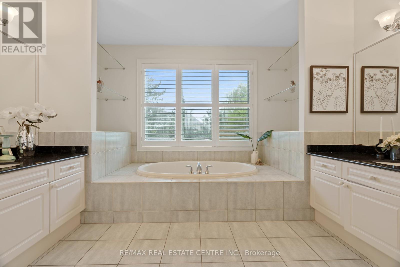 645 Cranleigh Court, Mississauga, Ontario  L5H 4L4 - Photo 29 - W12149097