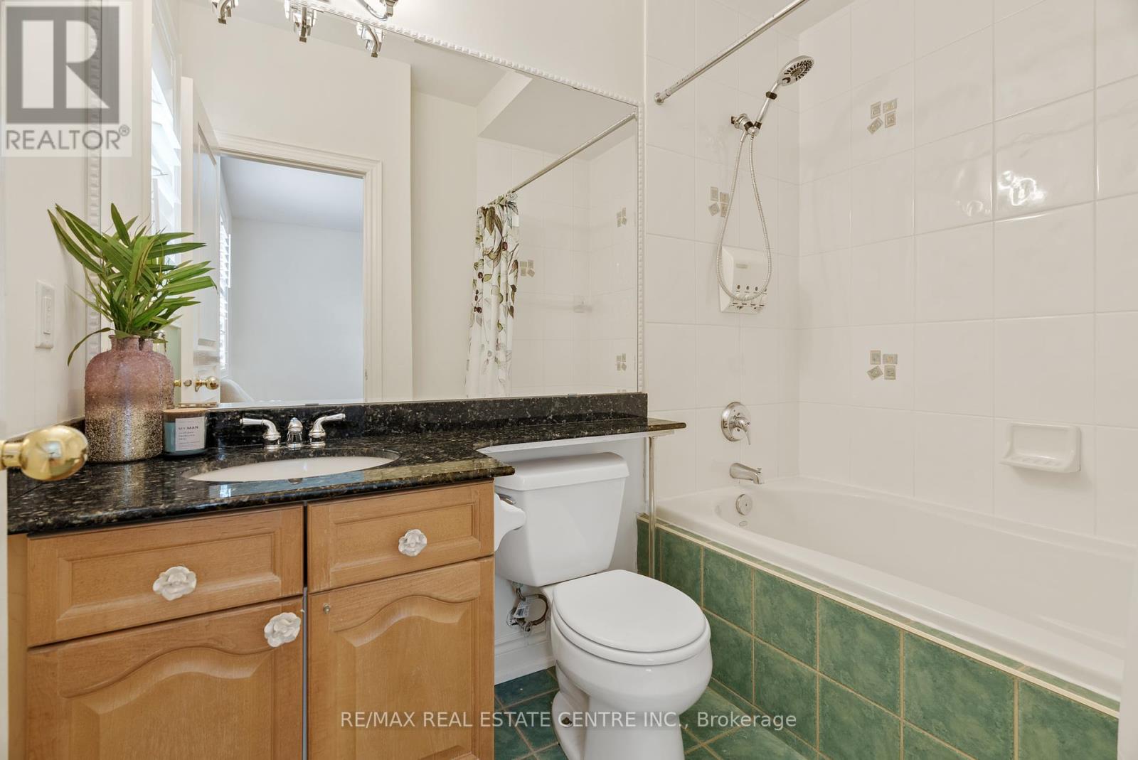 645 Cranleigh Court, Mississauga, Ontario  L5H 4L4 - Photo 32 - W12149097