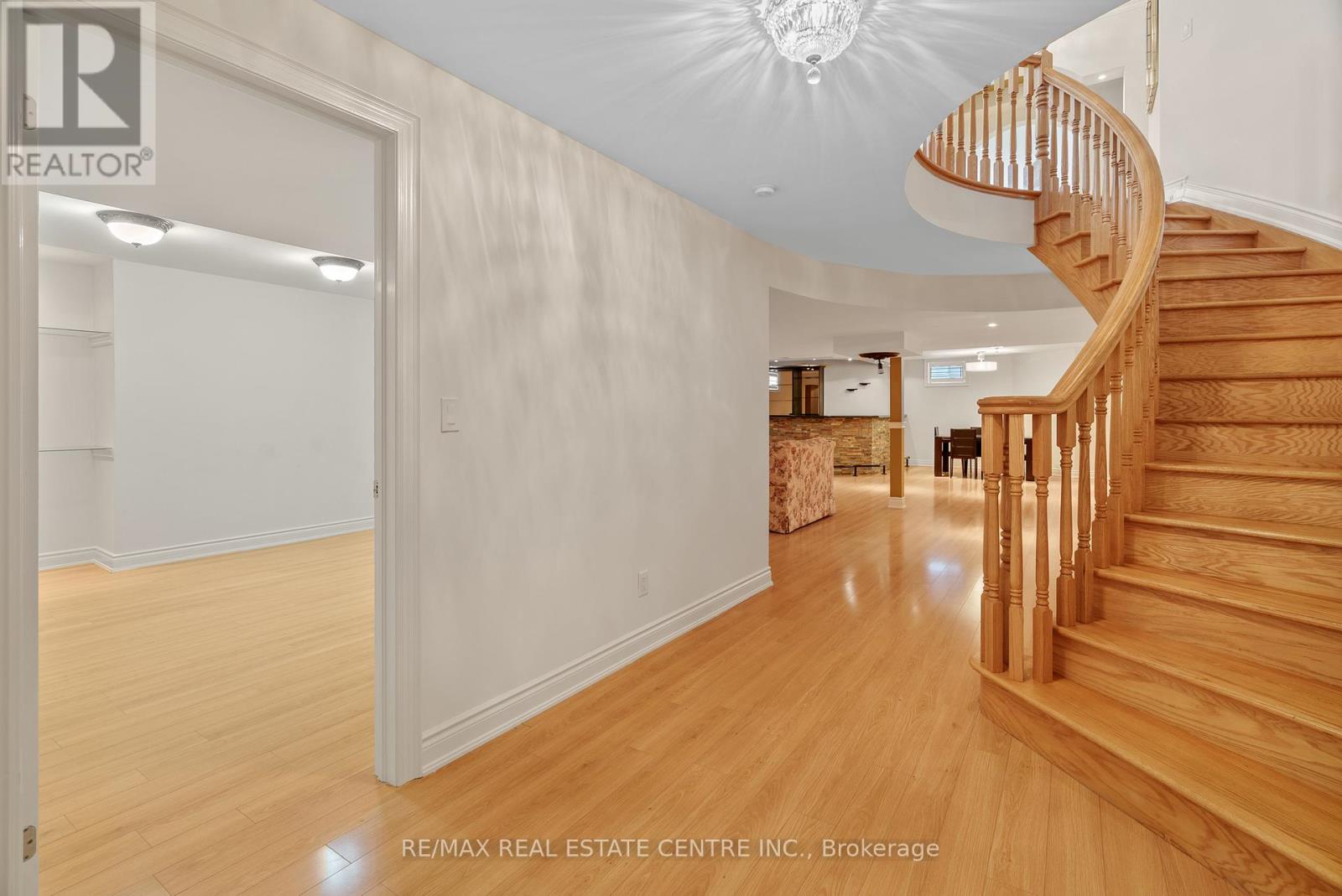 645 Cranleigh Court, Mississauga, Ontario  L5H 4L4 - Photo 36 - W12149097