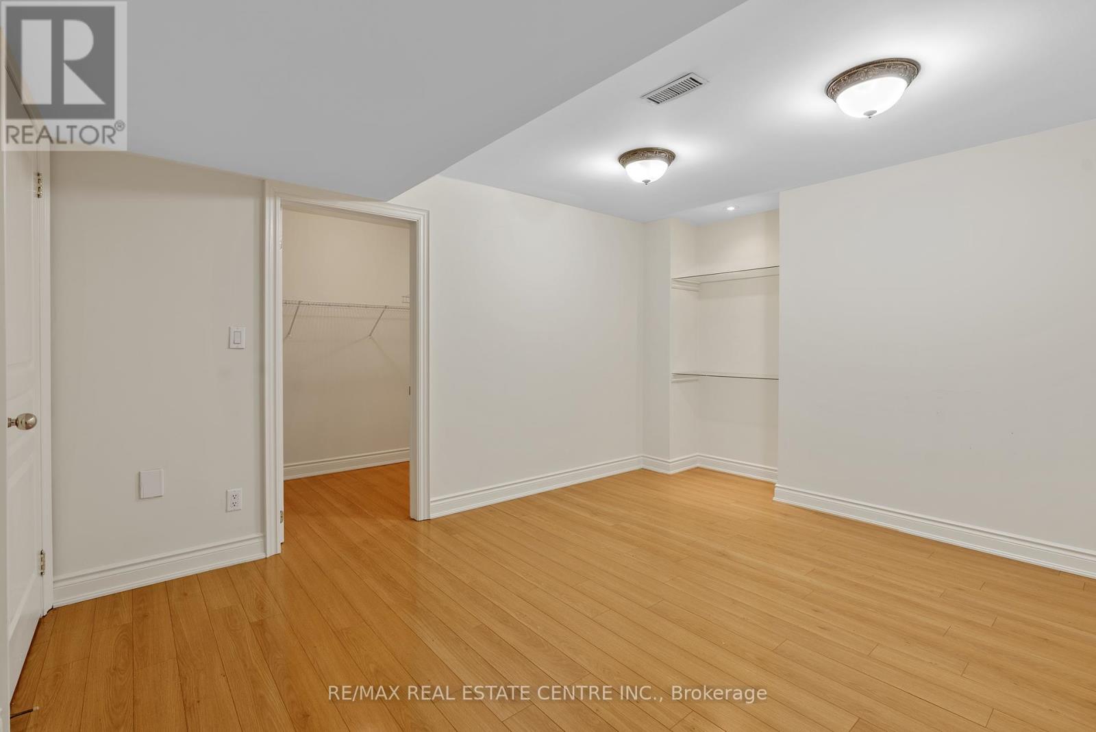 645 Cranleigh Court, Mississauga, Ontario  L5H 4L4 - Photo 37 - W12149097