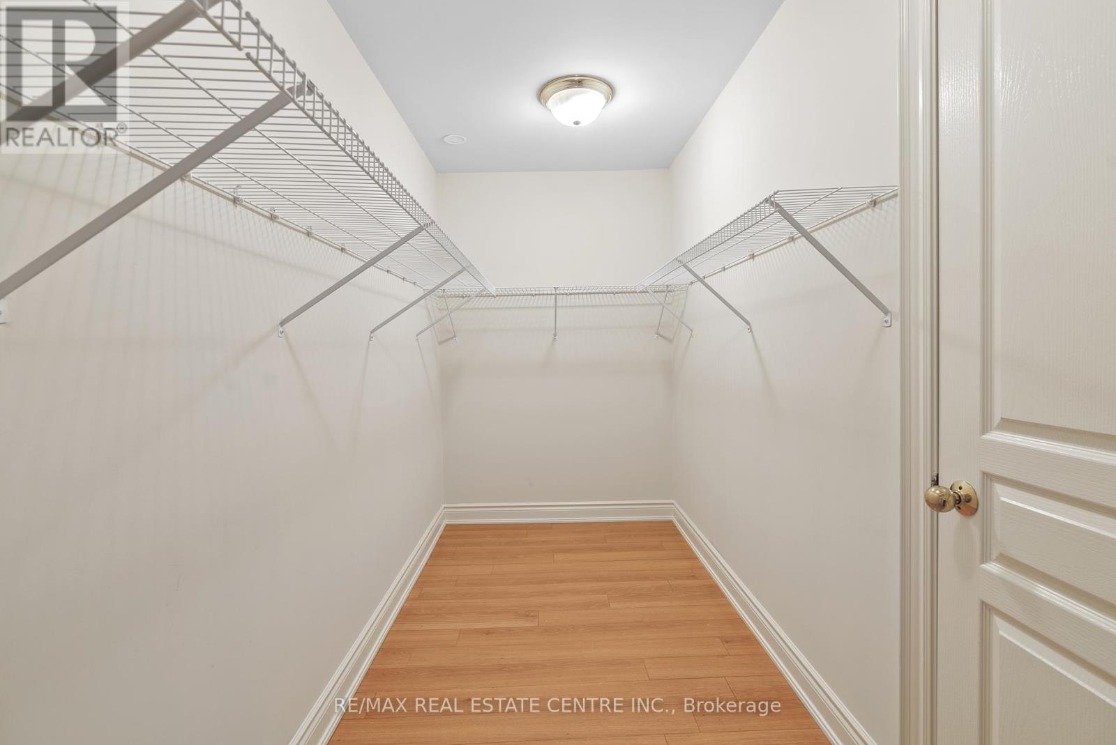 645 Cranleigh Court, Mississauga, Ontario  L5H 4L4 - Photo 38 - W12149097