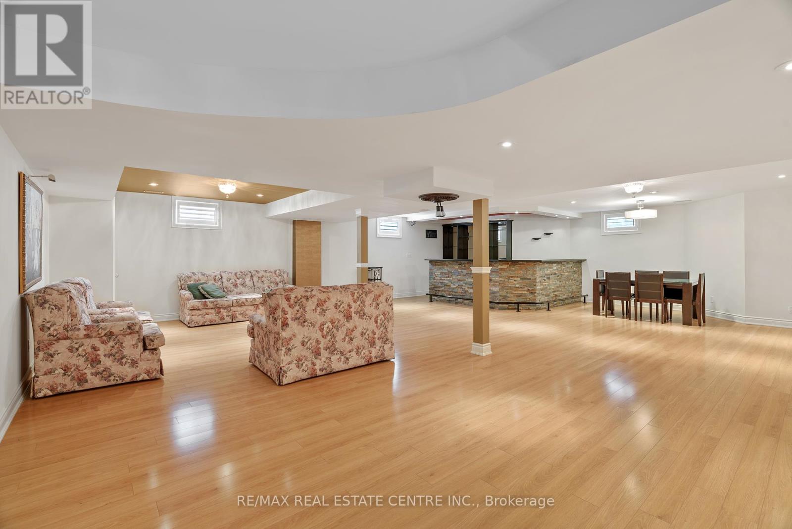 645 Cranleigh Court, Mississauga, Ontario  L5H 4L4 - Photo 39 - W12149097