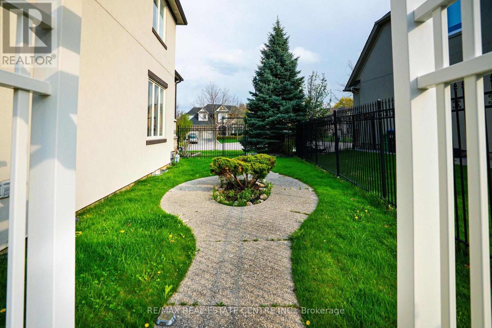645 Cranleigh Court, Mississauga, Ontario  L5H 4L4 - Photo 50 - W12149097