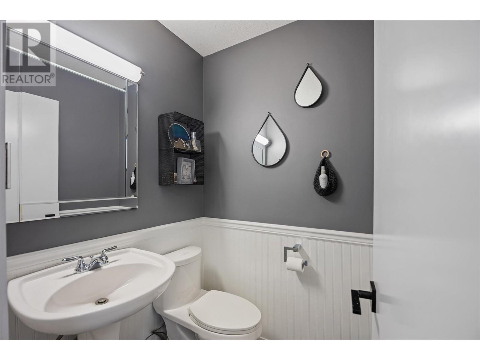 Property at 385 SUNHILL Court image 4