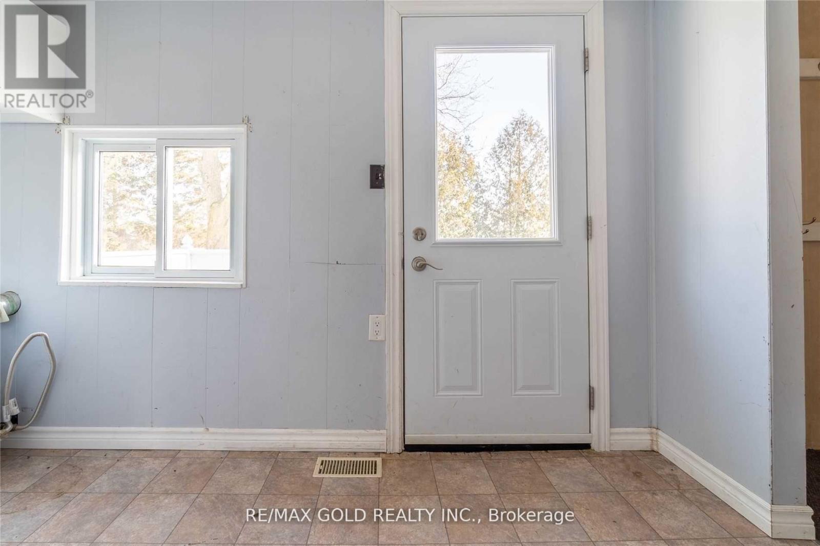 12708 Mclarty Line, Chatham-Kent, Ontario  N0L 2C0 - Photo 10 - X12149071