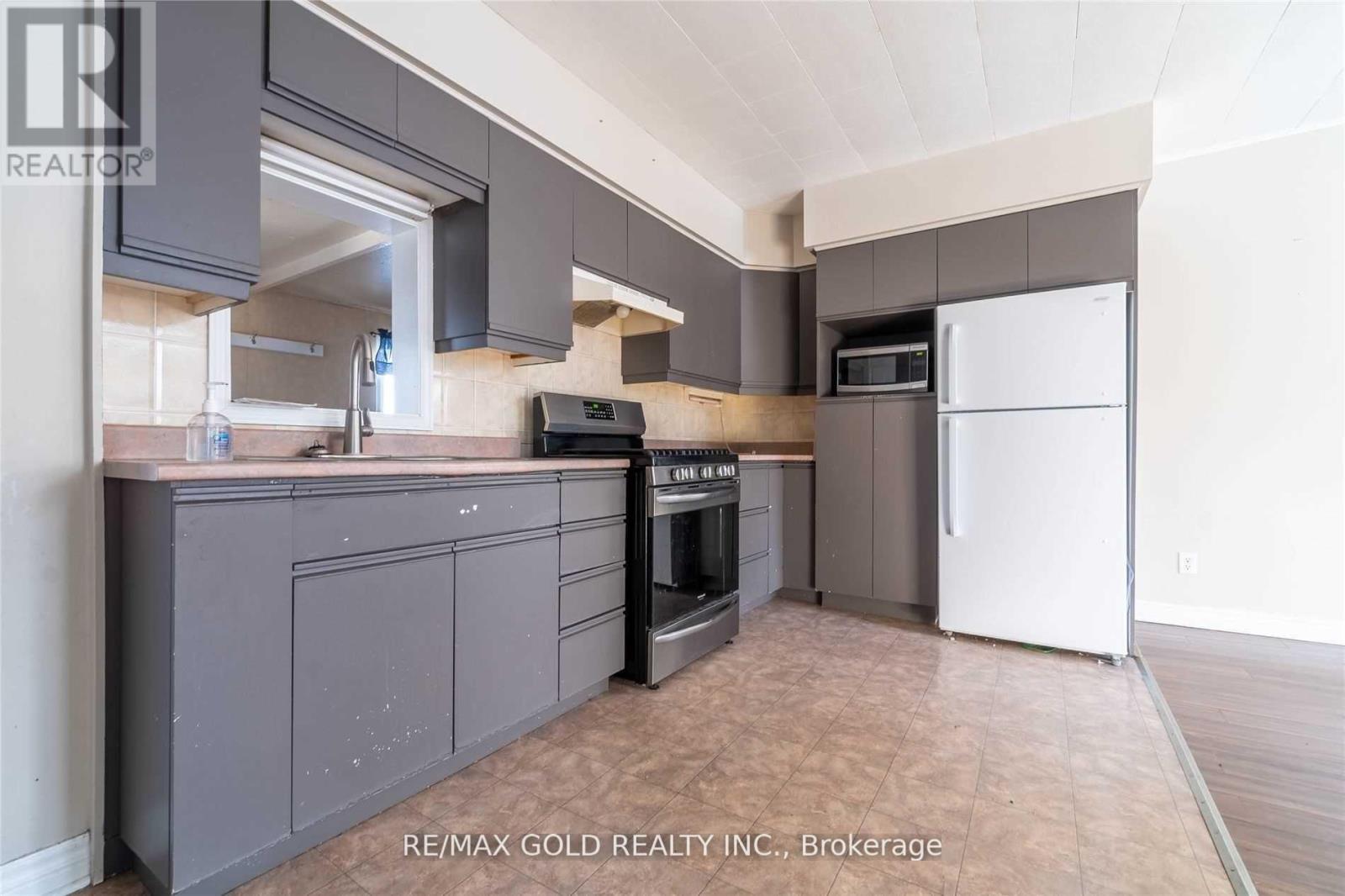 12708 Mclarty Line, Chatham-Kent (Howard), Ontario  N0L 2C0 - Photo 13 - X12149071
