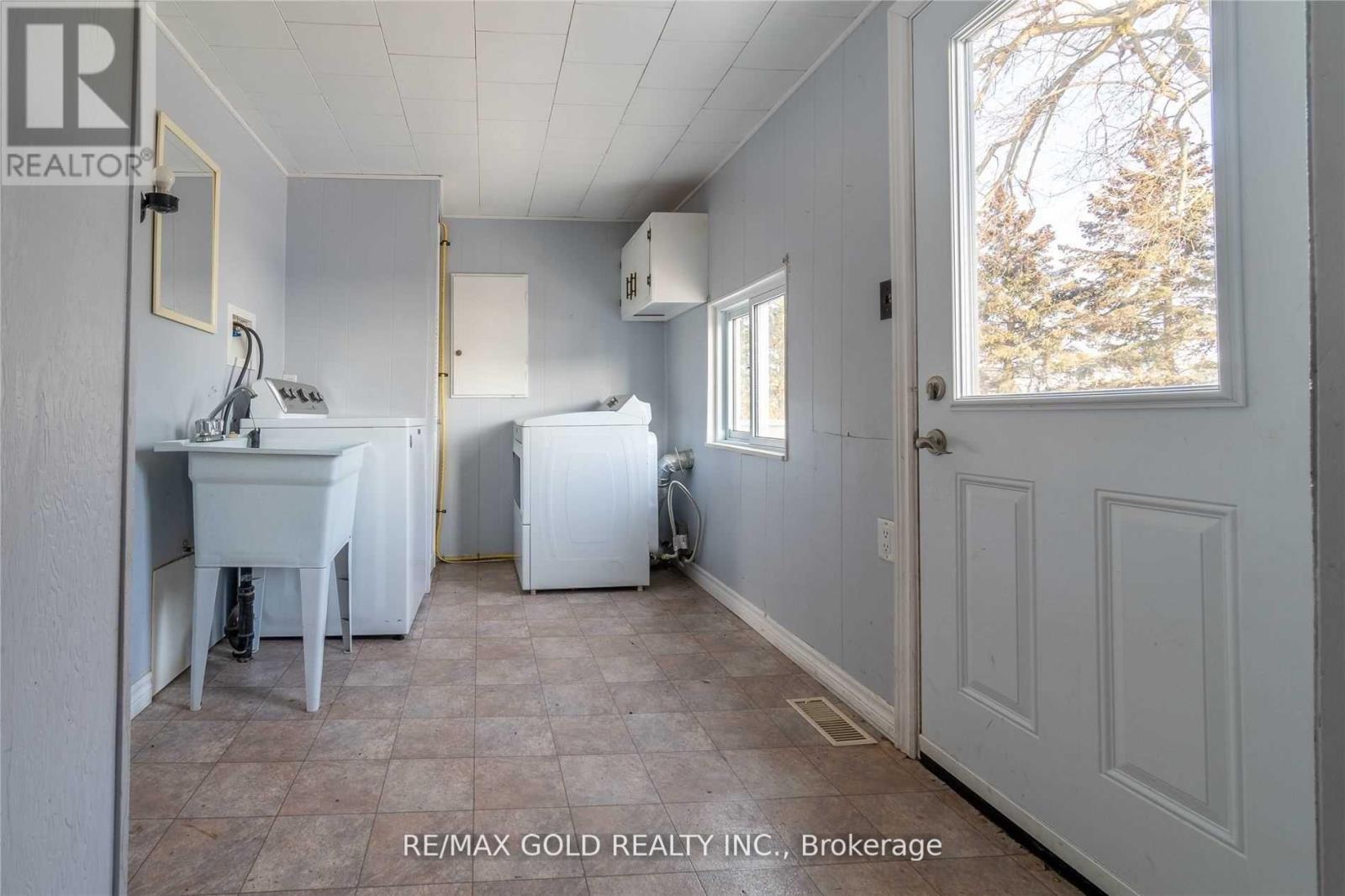 12708 Mclarty Line, Chatham-Kent, Ontario  N0L 2C0 - Photo 8 - X12149071