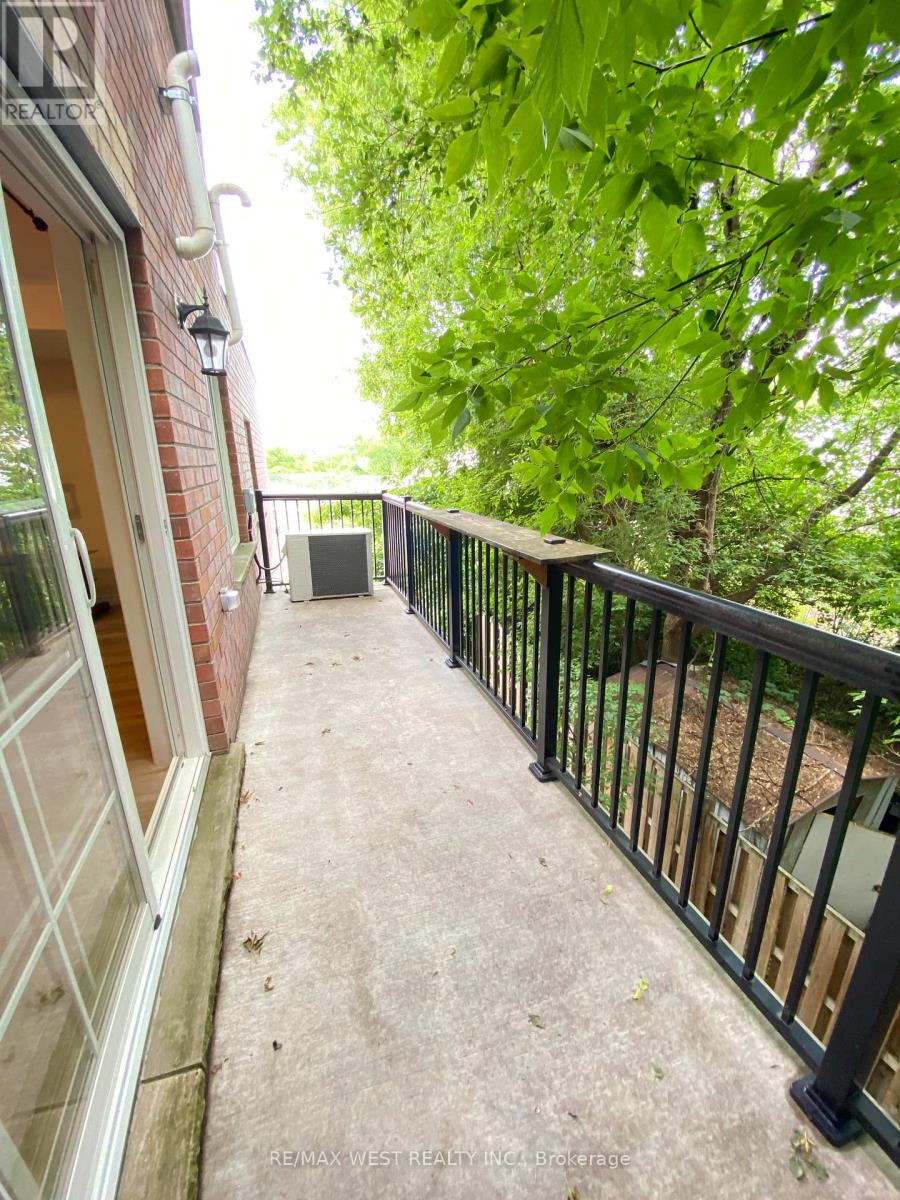 1 - 93 Gage Avenue, Kitchener, Ontario  N2G 0A8 - Photo 6 - X12149089