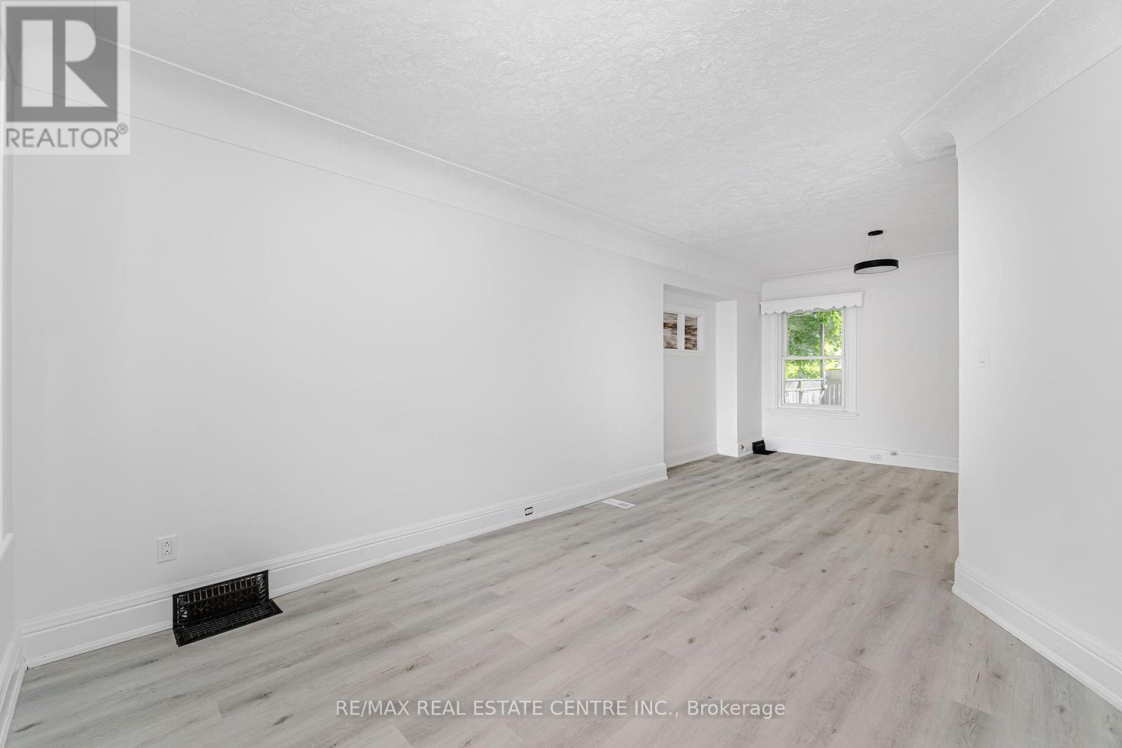 463 Dunsmure Road, Hamilton, Ontario  L8L 1X4 - Photo 10 - X12149094