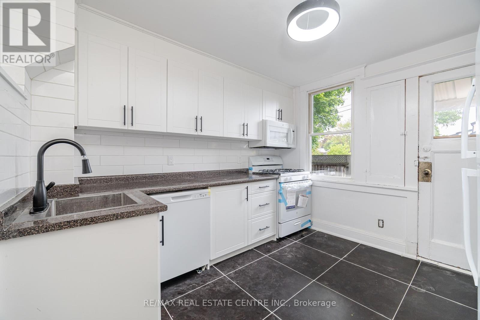 463 Dunsmure Road, Hamilton, Ontario  L8L 1X4 - Photo 12 - X12149094