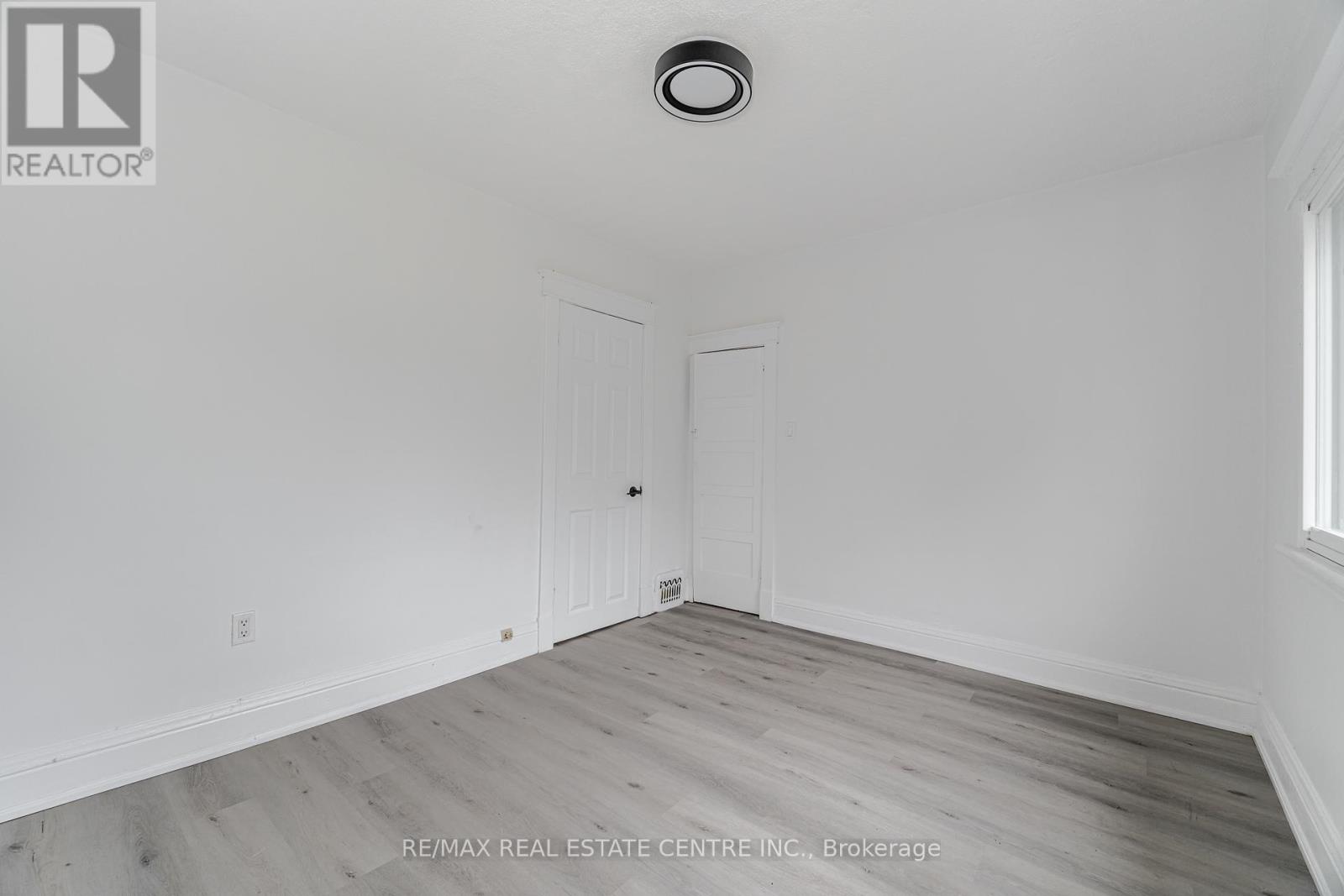 463 Dunsmure Road, Hamilton (Crown Point), Ontario  L8L 1X4 - Photo 17 - X12149094