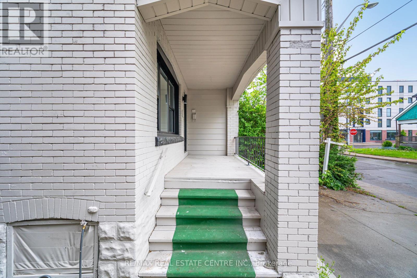 463 Dunsmure Road, Hamilton, Ontario  L8L 1X4 - Photo 3 - X12149094