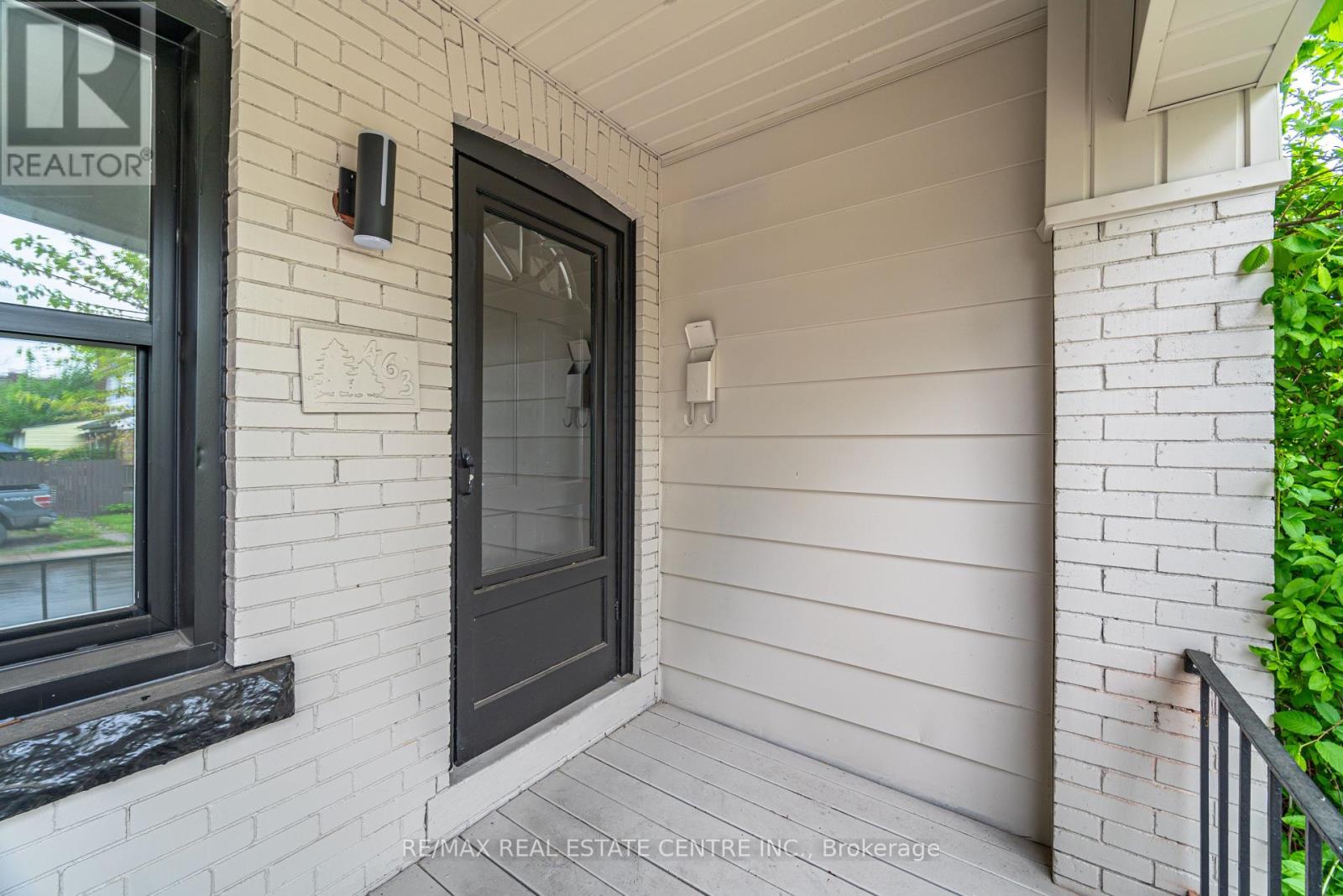 463 Dunsmure Road, Hamilton, Ontario  L8L 1X4 - Photo 4 - X12149094