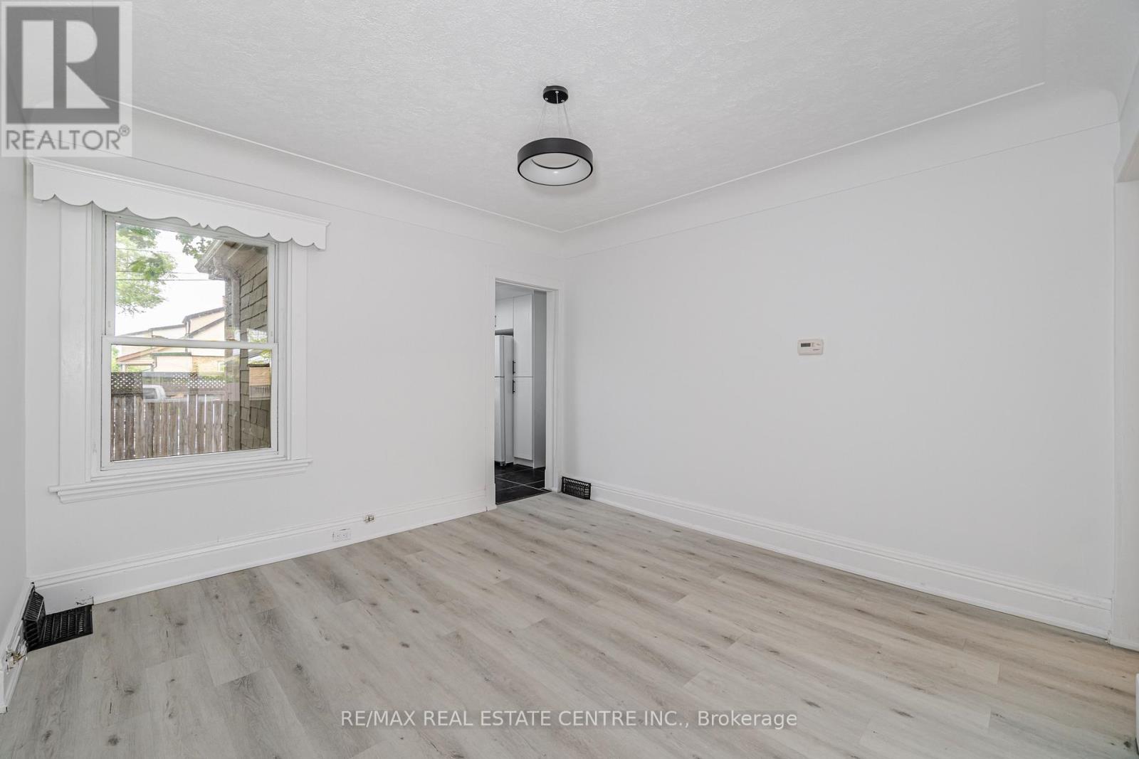463 Dunsmure Road, Hamilton, Ontario  L8L 1X4 - Photo 9 - X12149094
