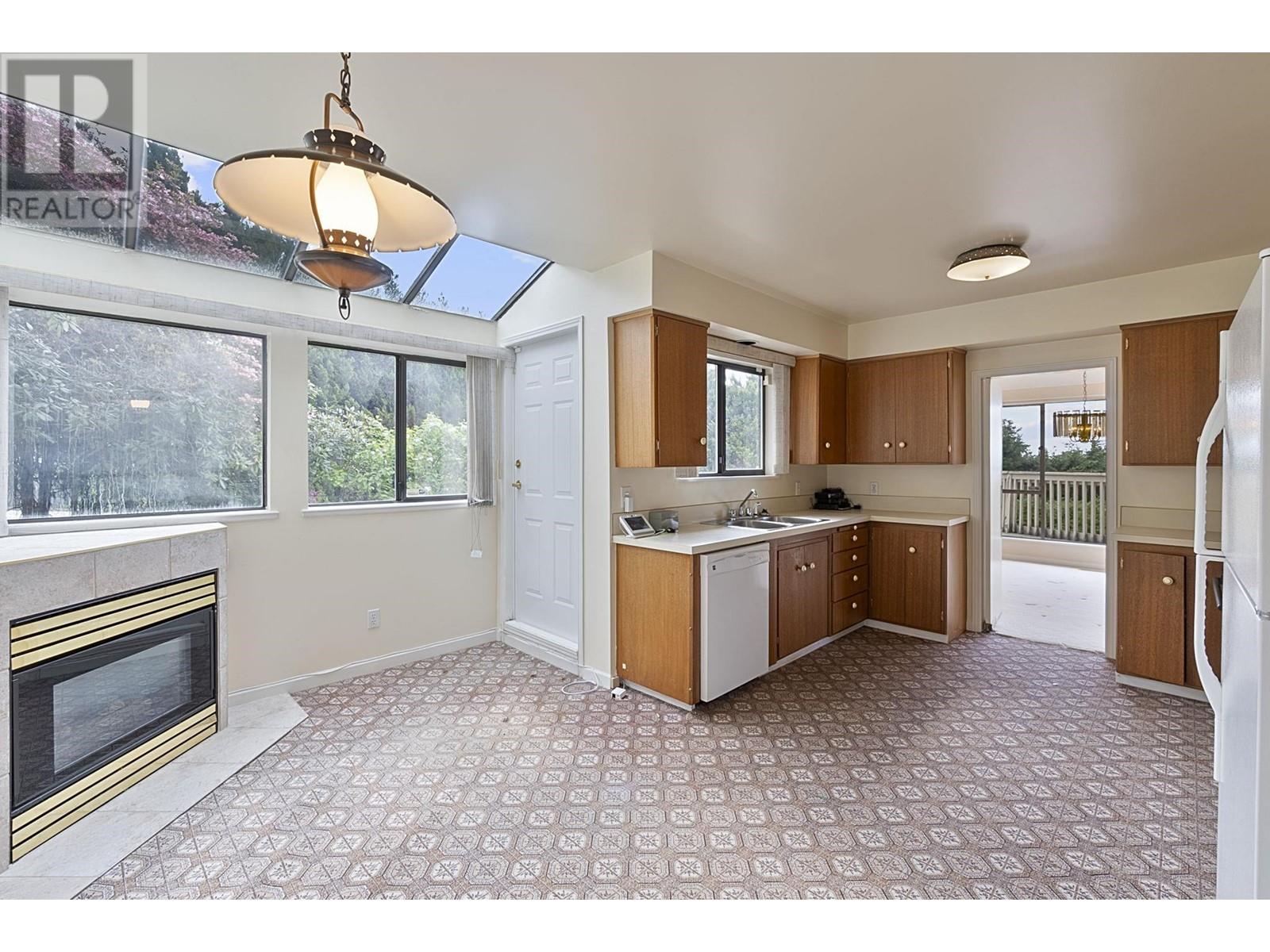 4325 Delbrook Avenue, North Vancouver, British Columbia  V7N 4A5 - Photo 12 - R3003028