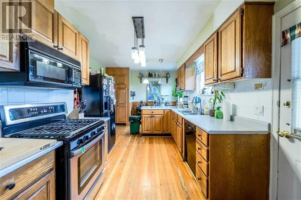 1918 Edinburgh Street, New Westminster, British Columbia  V3M 2X5 - Photo 3 - R3003050