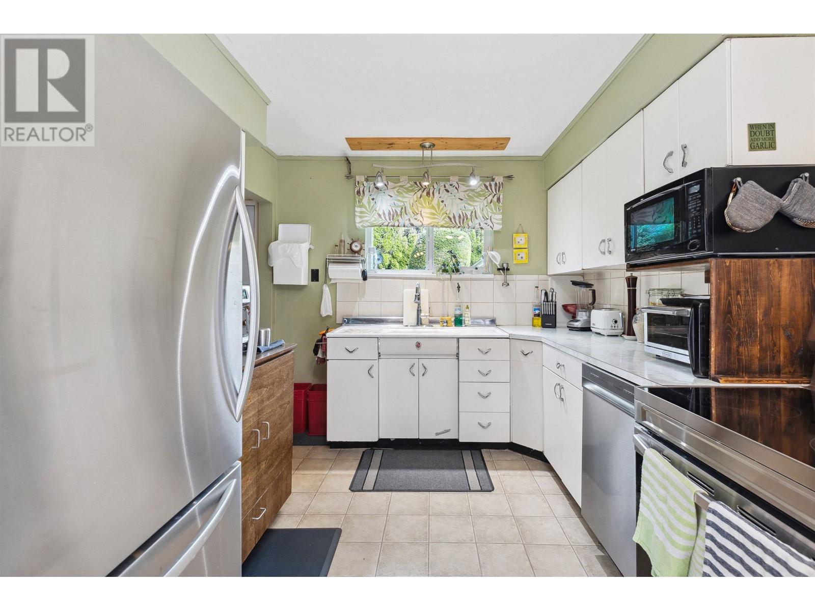 3820 Calder Avenue, North Vancouver, British Columbia  V7N 3S3 - Photo 10 - R3003073