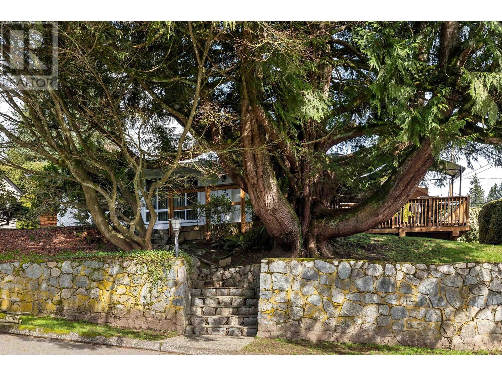 3820 Calder Avenue, North Vancouver, British Columbia  V7N 3S3 - Photo 2 - R3003073