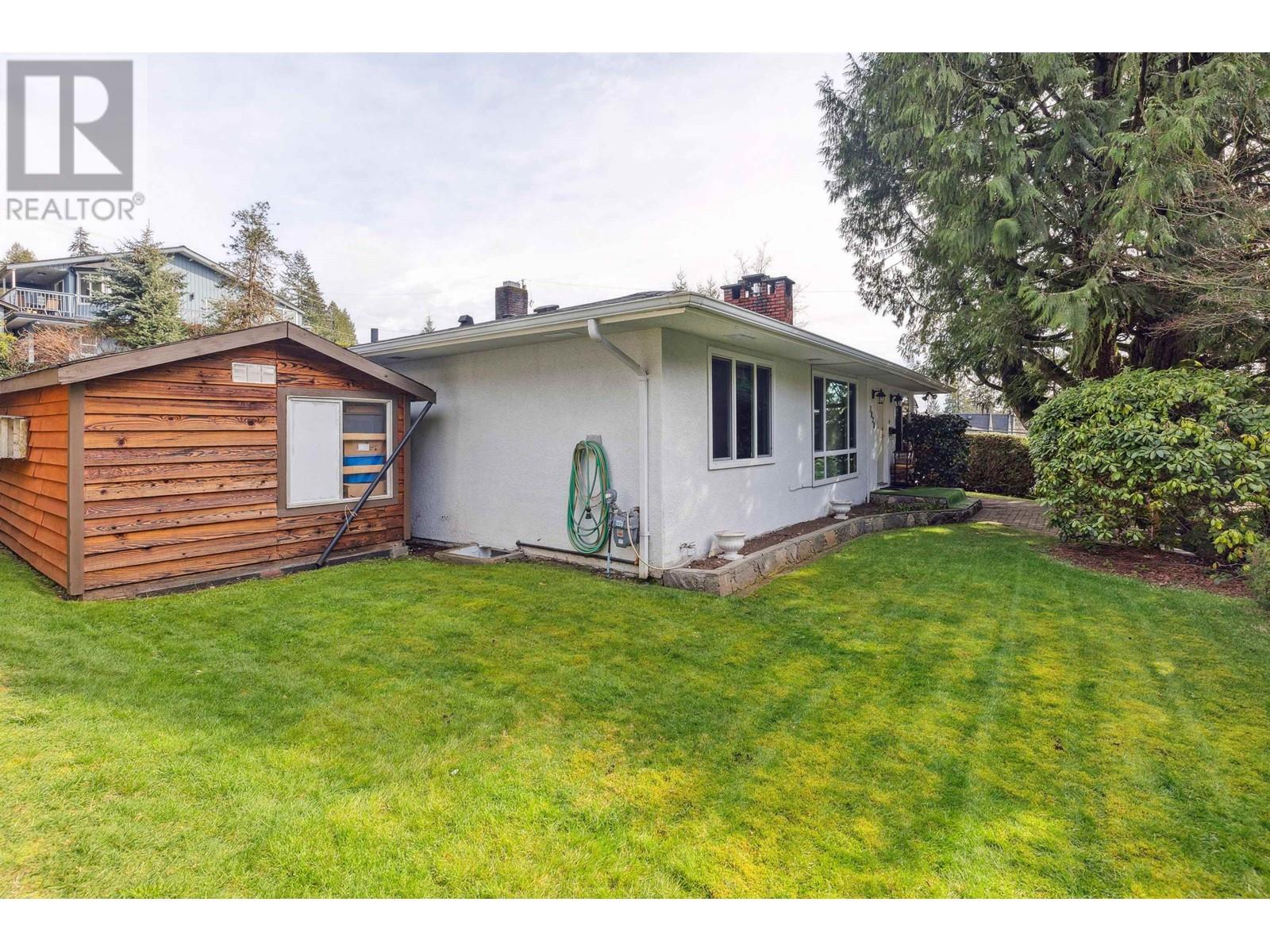 3820 Calder Avenue, North Vancouver, British Columbia  V7N 3S3 - Photo 4 - R3003073