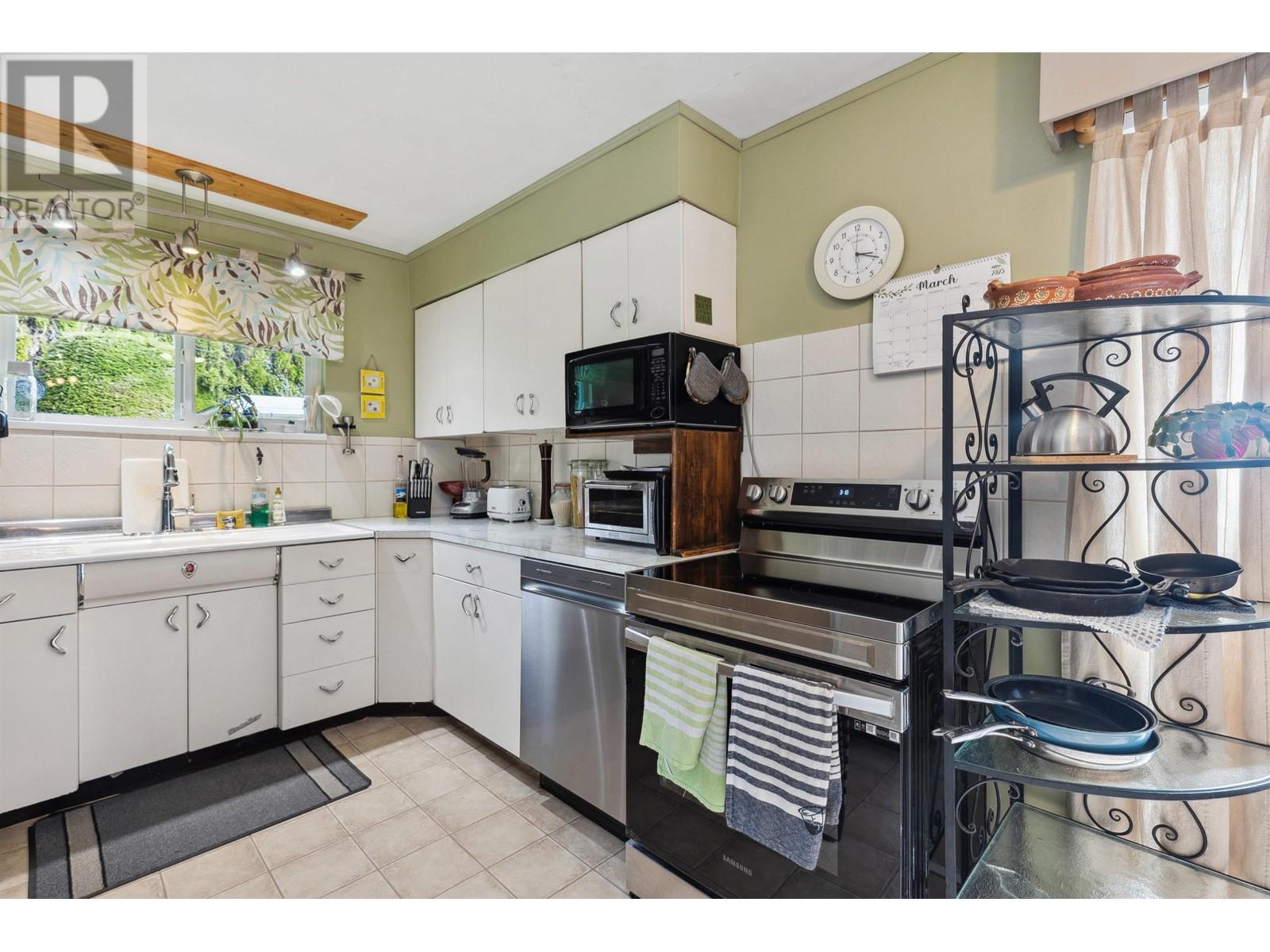 3820 Calder Avenue, North Vancouver, British Columbia  V7N 3S3 - Photo 8 - R3003073