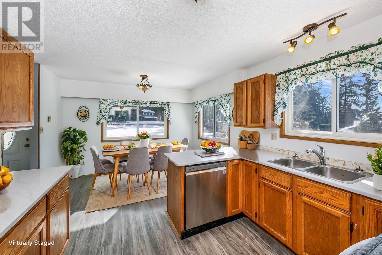 Property at 2801 Wedgewood Dr image 3