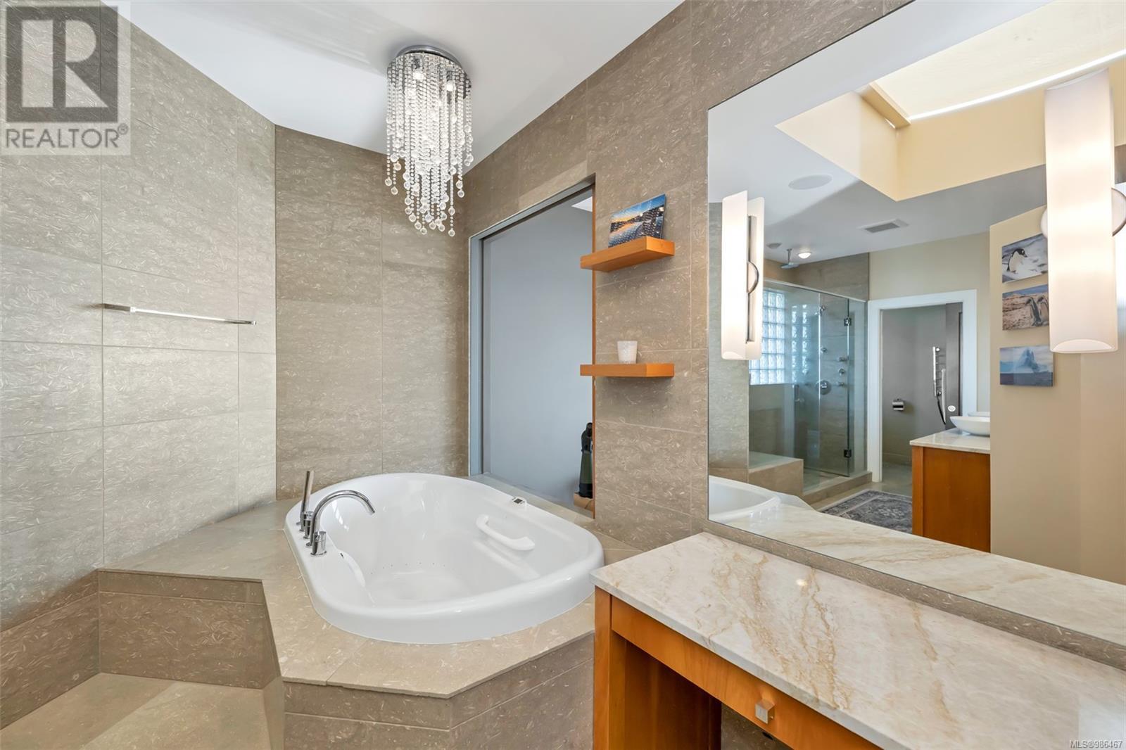 1611 Hollywood Cres, Victoria, British Columbia  V8S 1H8 - Photo 46 - 986467