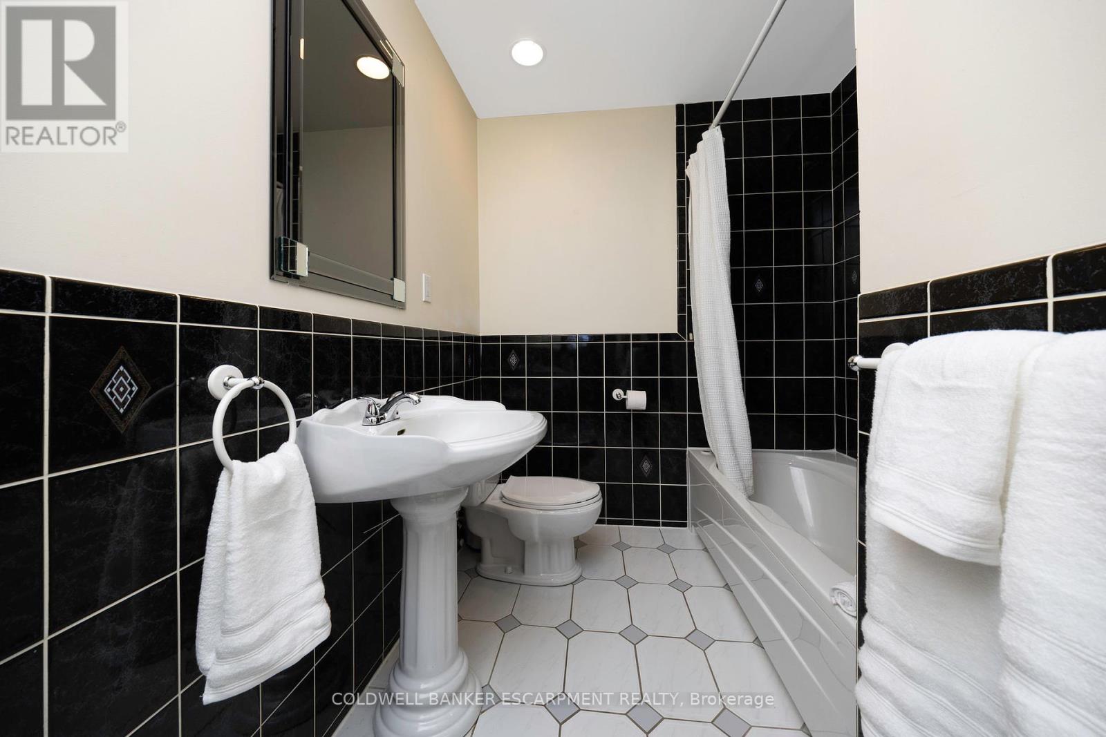 164 Elmore Drive, Halton Hills, Ontario  L7J 1T2 - Photo 27 - W12099072