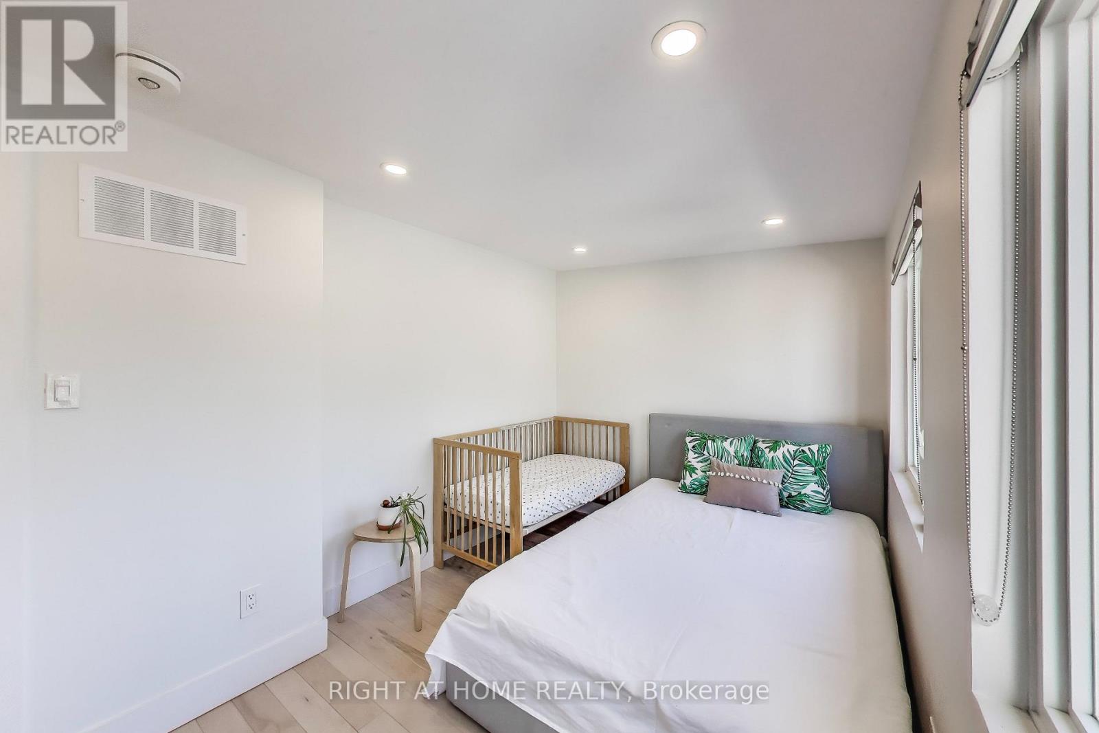 37 Craven Road, Toronto, Ontario  M4L 2Z4 - Photo 15 - E12149121