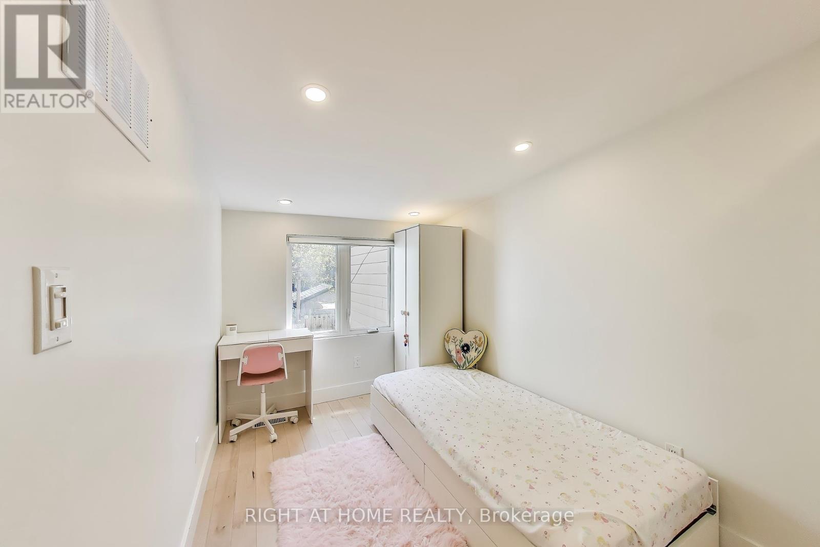 37 Craven Road, Toronto, Ontario  M4L 2Z4 - Photo 17 - E12149121