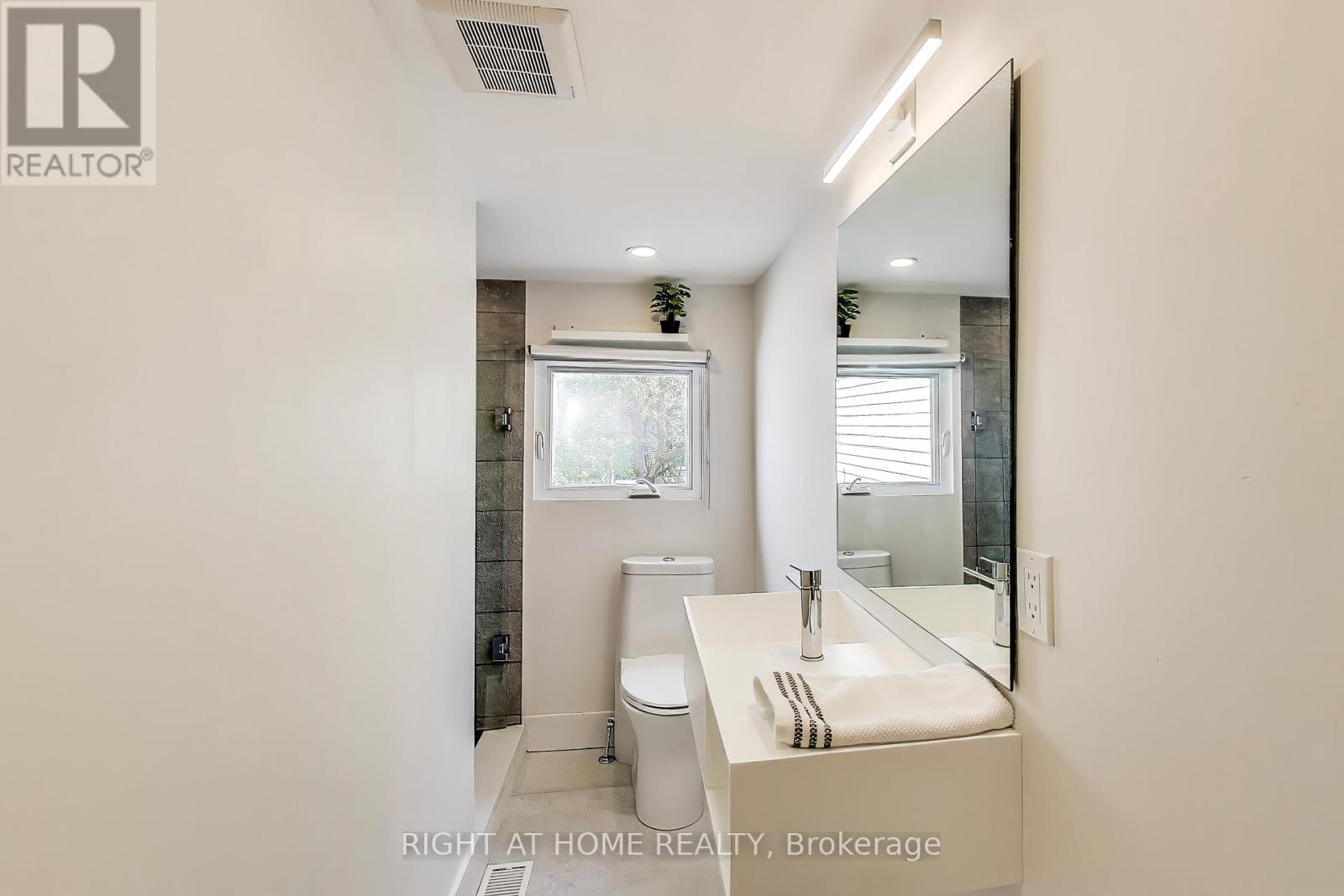 37 Craven Road, Toronto, Ontario  M4L 2Z4 - Photo 19 - E12149121