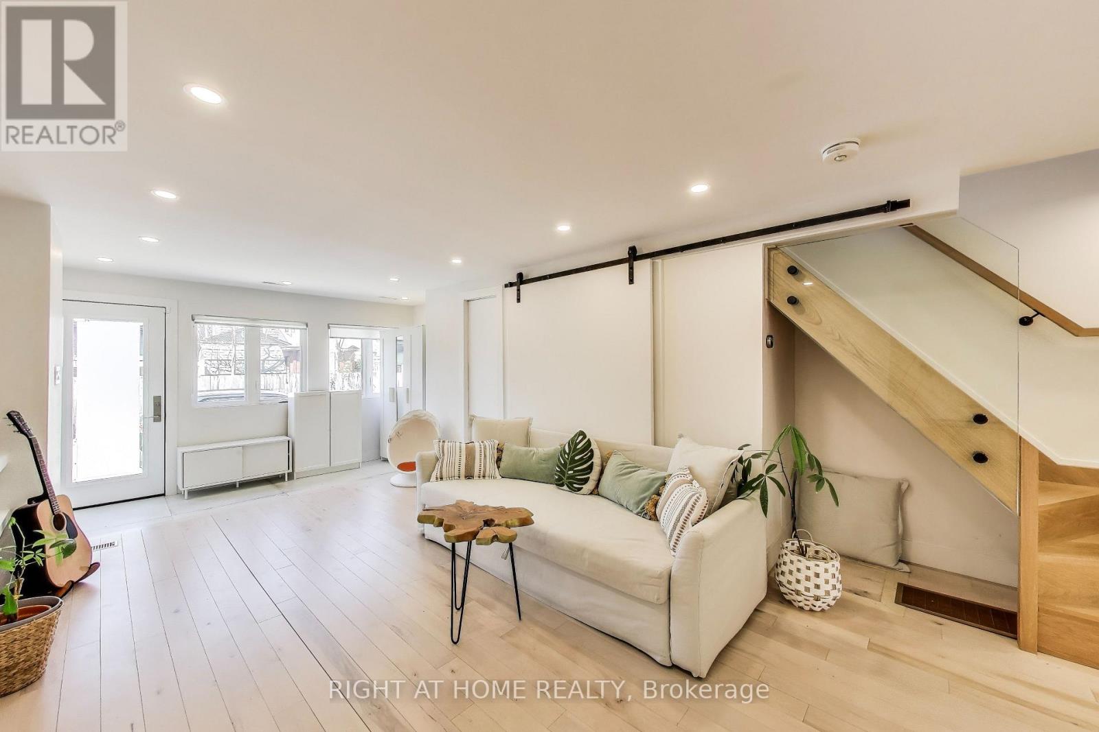 37 Craven Road, Toronto, Ontario  M4L 2Z4 - Photo 6 - E12149121