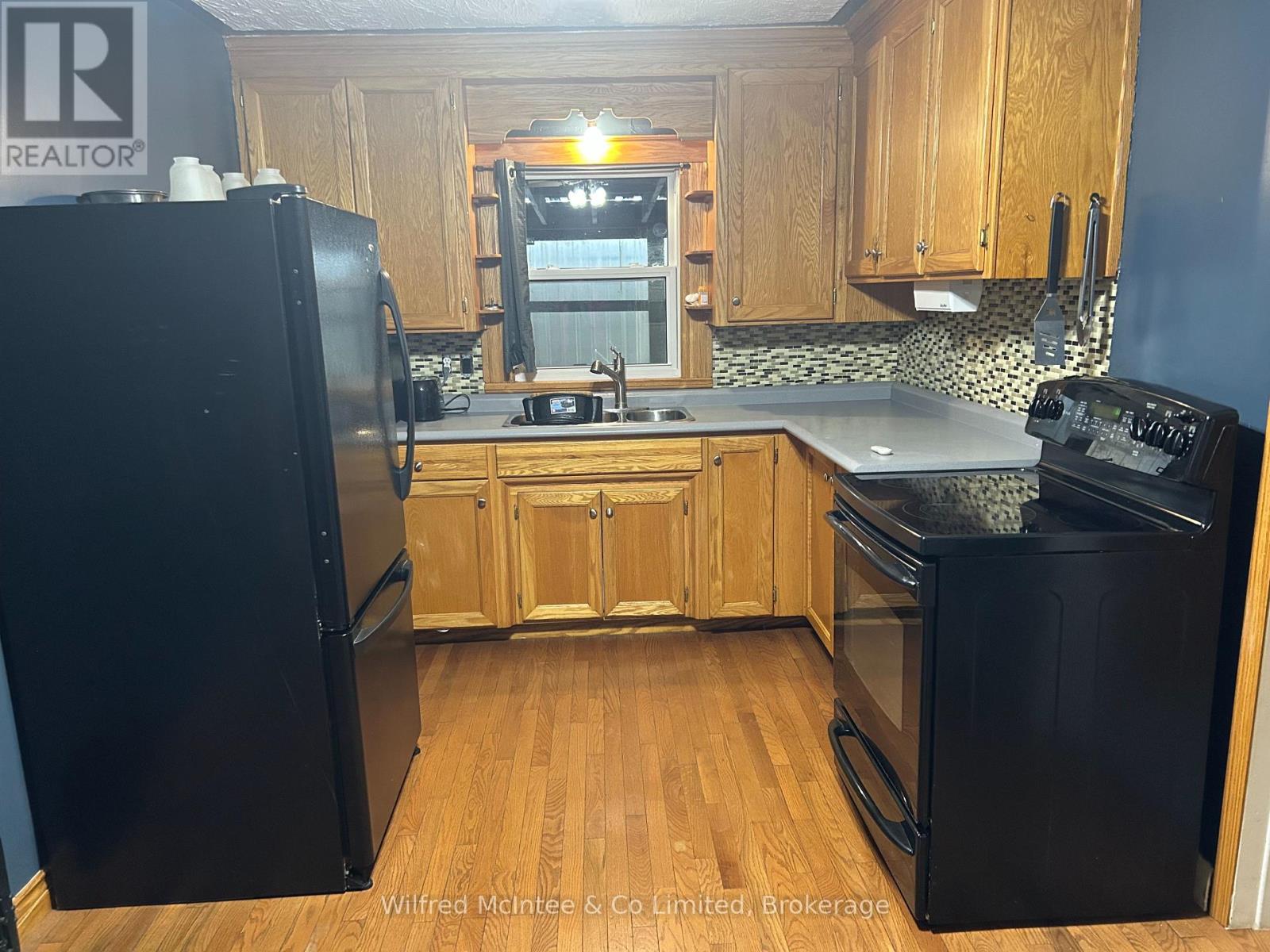106 Mcgivern Street W, Brockton, Ontario  N0G 2V0 - Photo 9 - X12140647